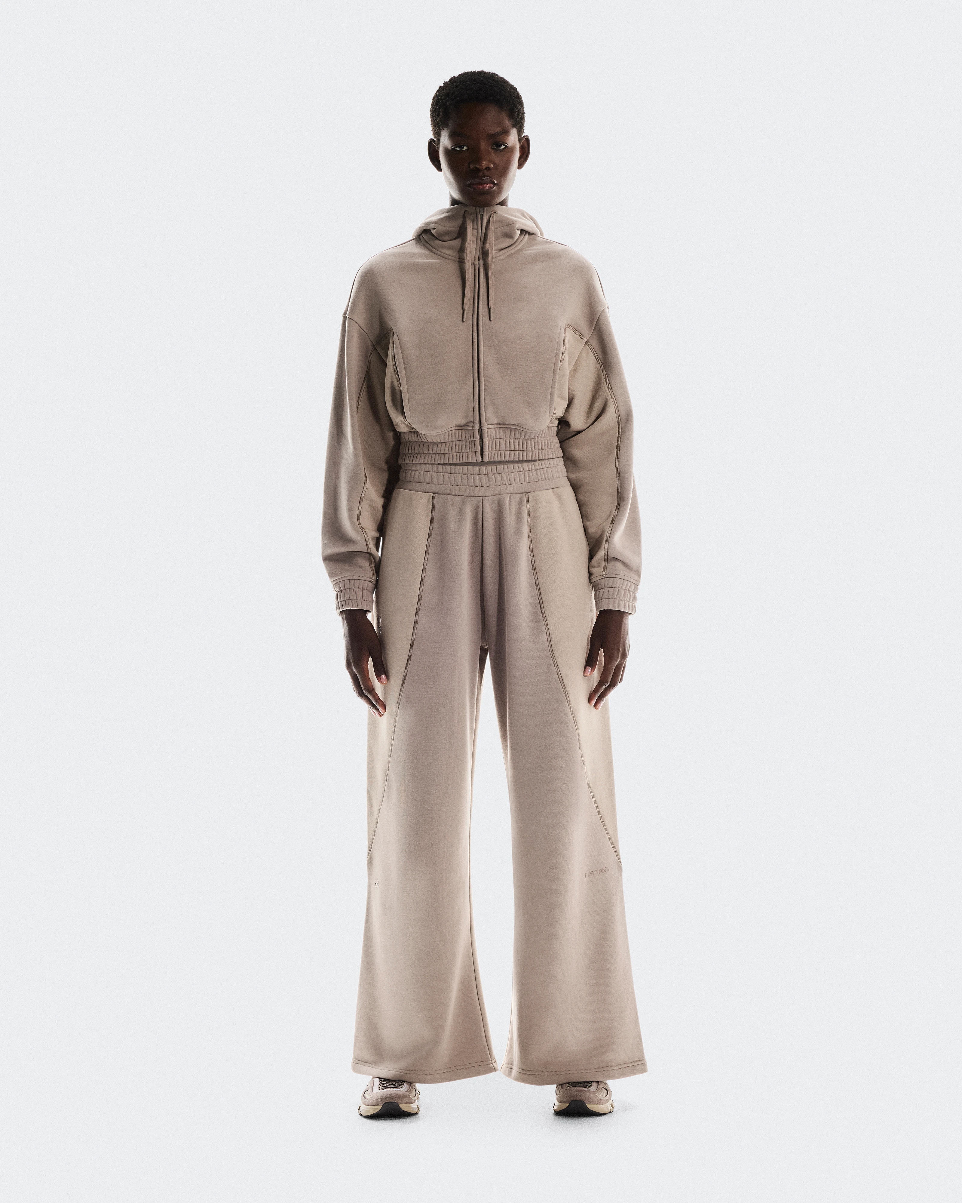 On CLUB CROPPED HOODIE FKA Cinder & Desert Damen Hoodies & Sweatshirts