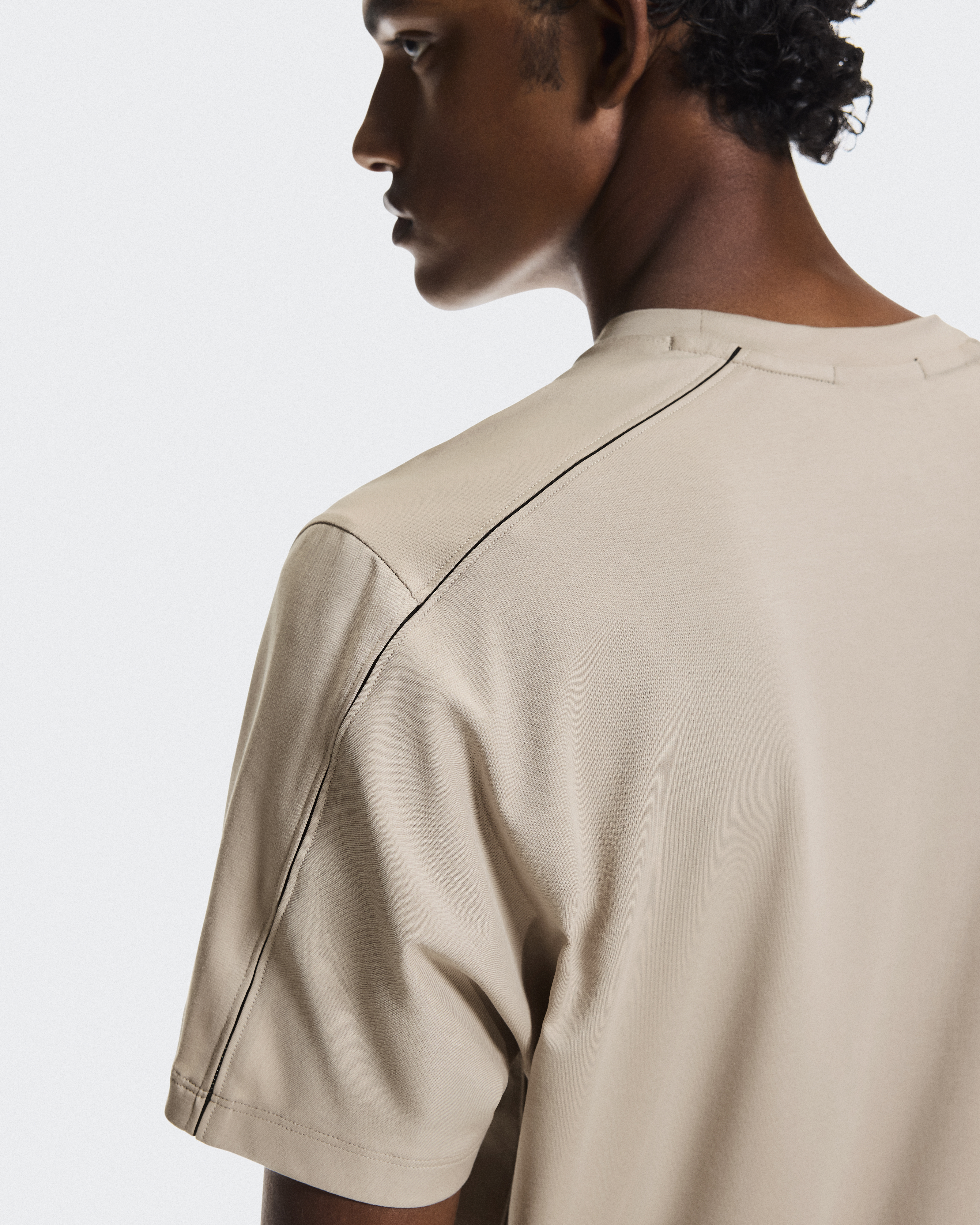 UNTRACE “focus with light” S/S Tee_A Men's Focus-T | Grey | On United States