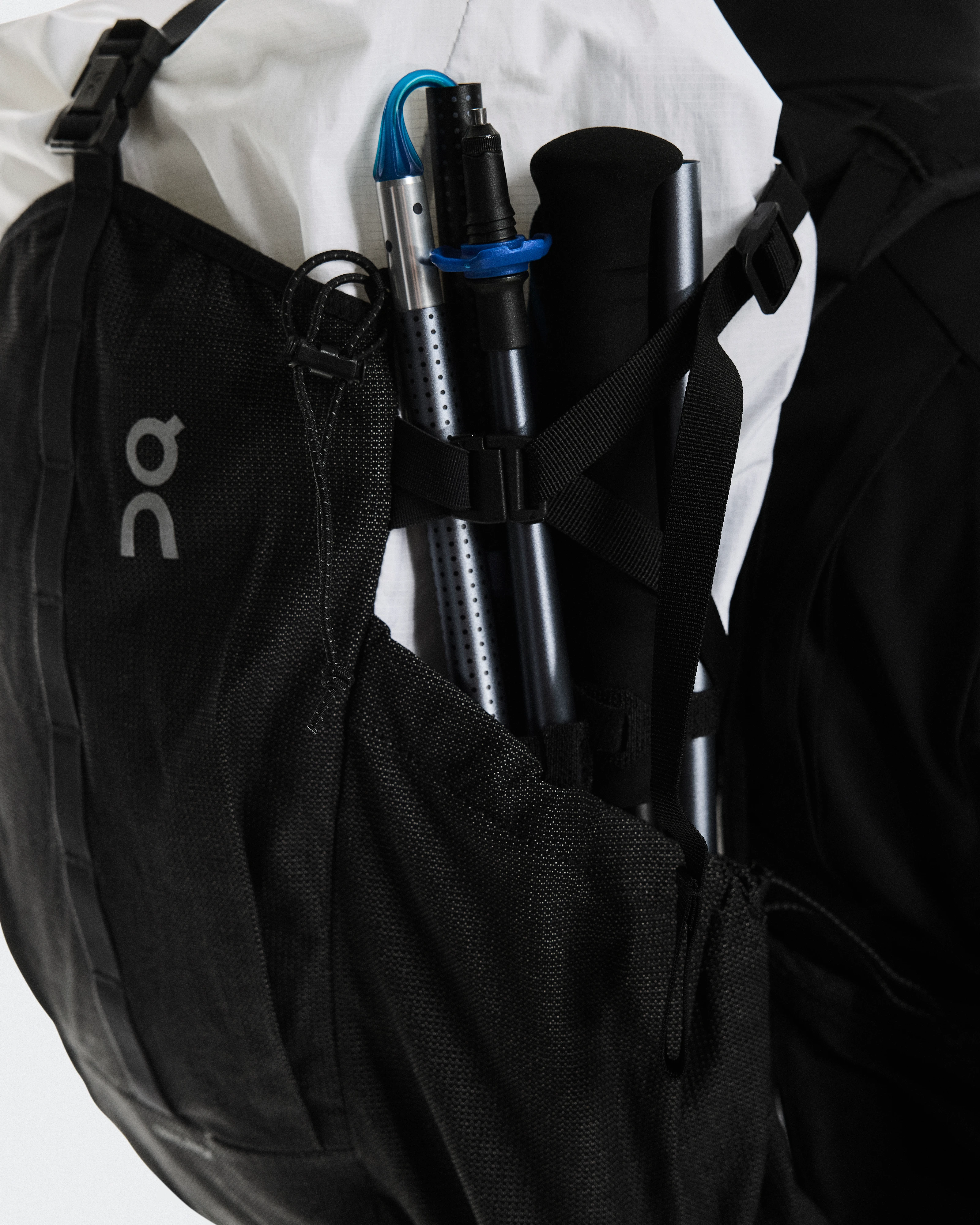 On Trail Pack 20L White & Black Unisex Bags
