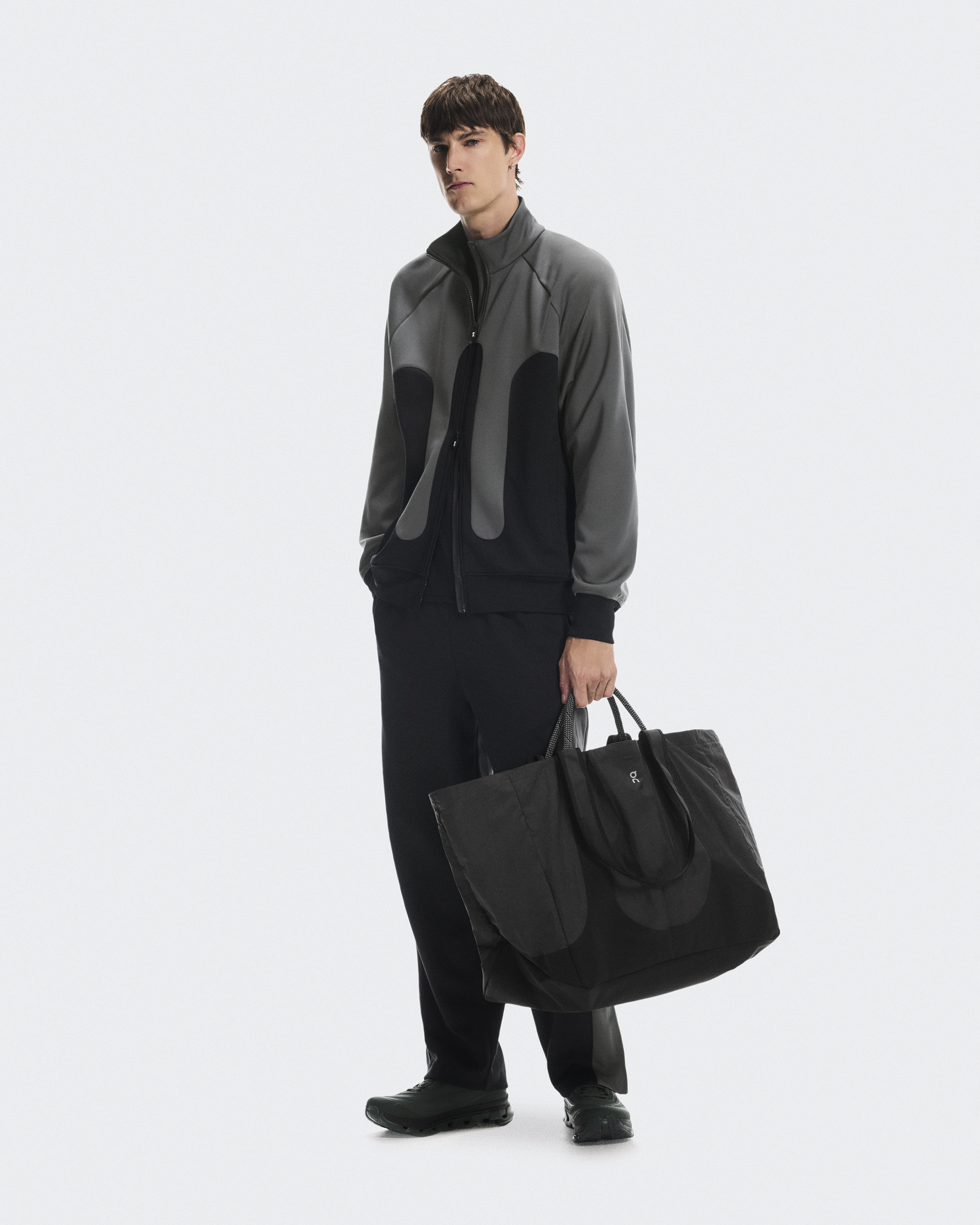 On Cargo Pack 60L IKON in Magnet/Black, Polyamide Polyester