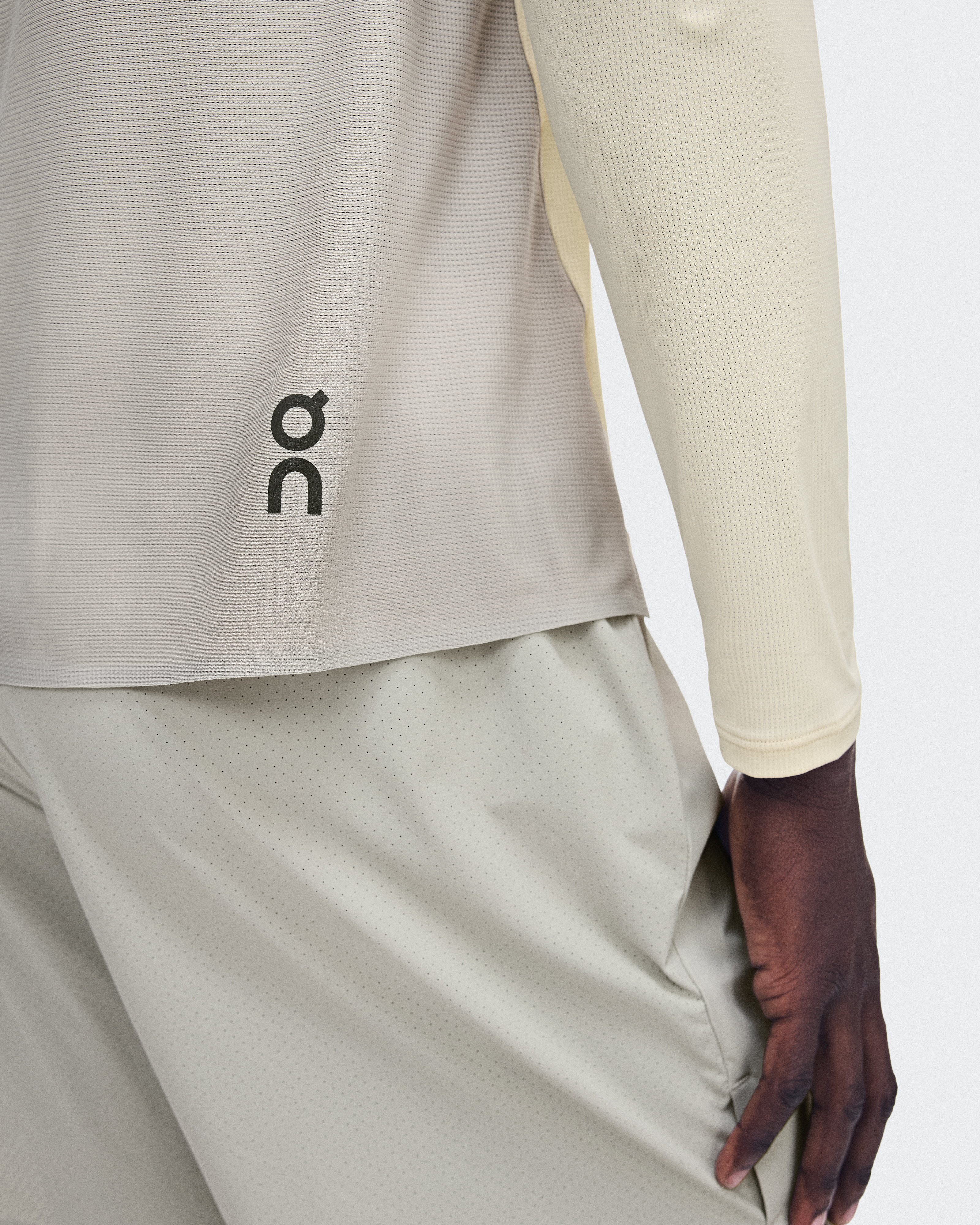 パフォーマンス ロングT｜超軽量で通気性抜群のメンズ長袖Tシャツ | On