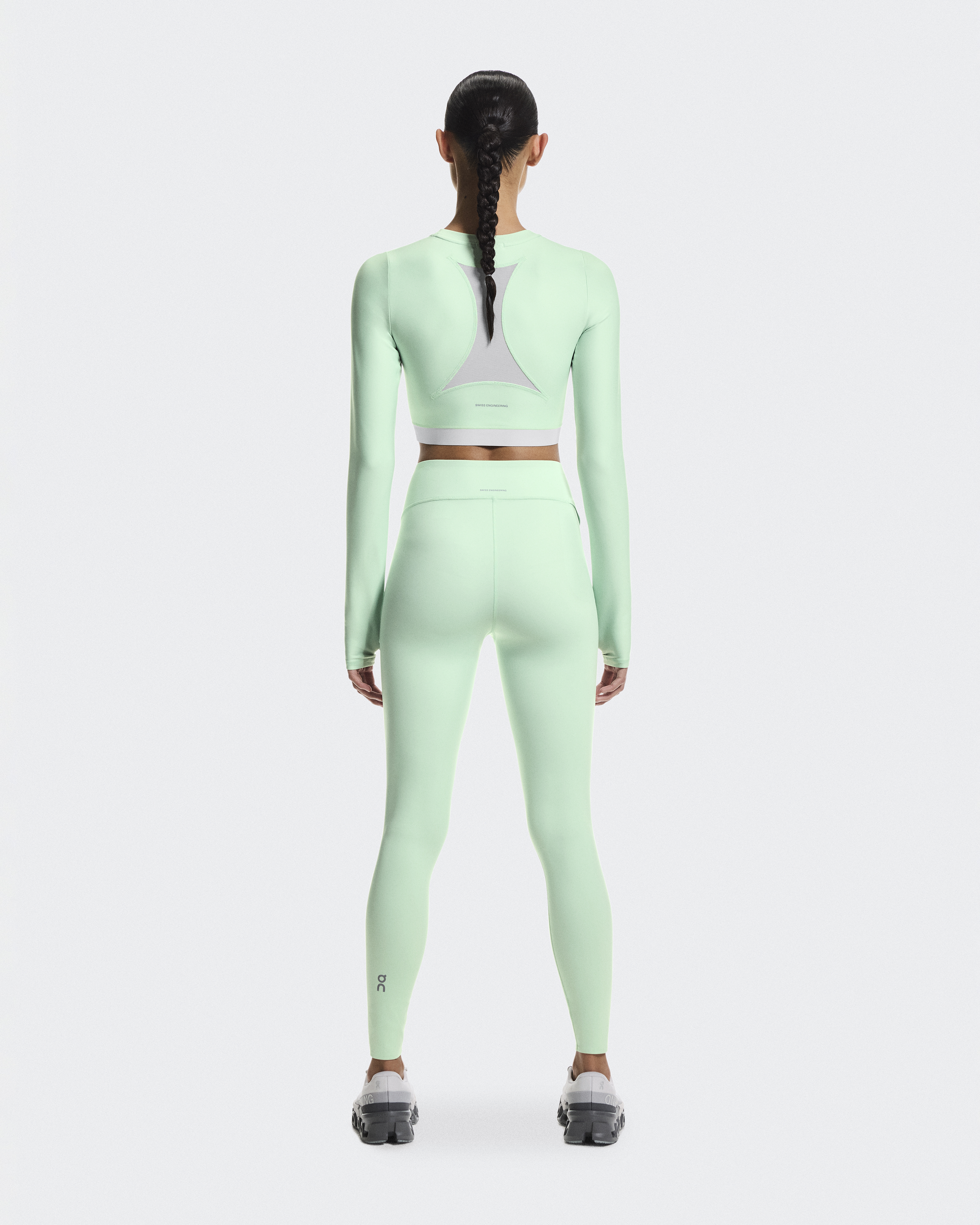 Women's Crop Tops: For Sport & Everyday Style | On Japan