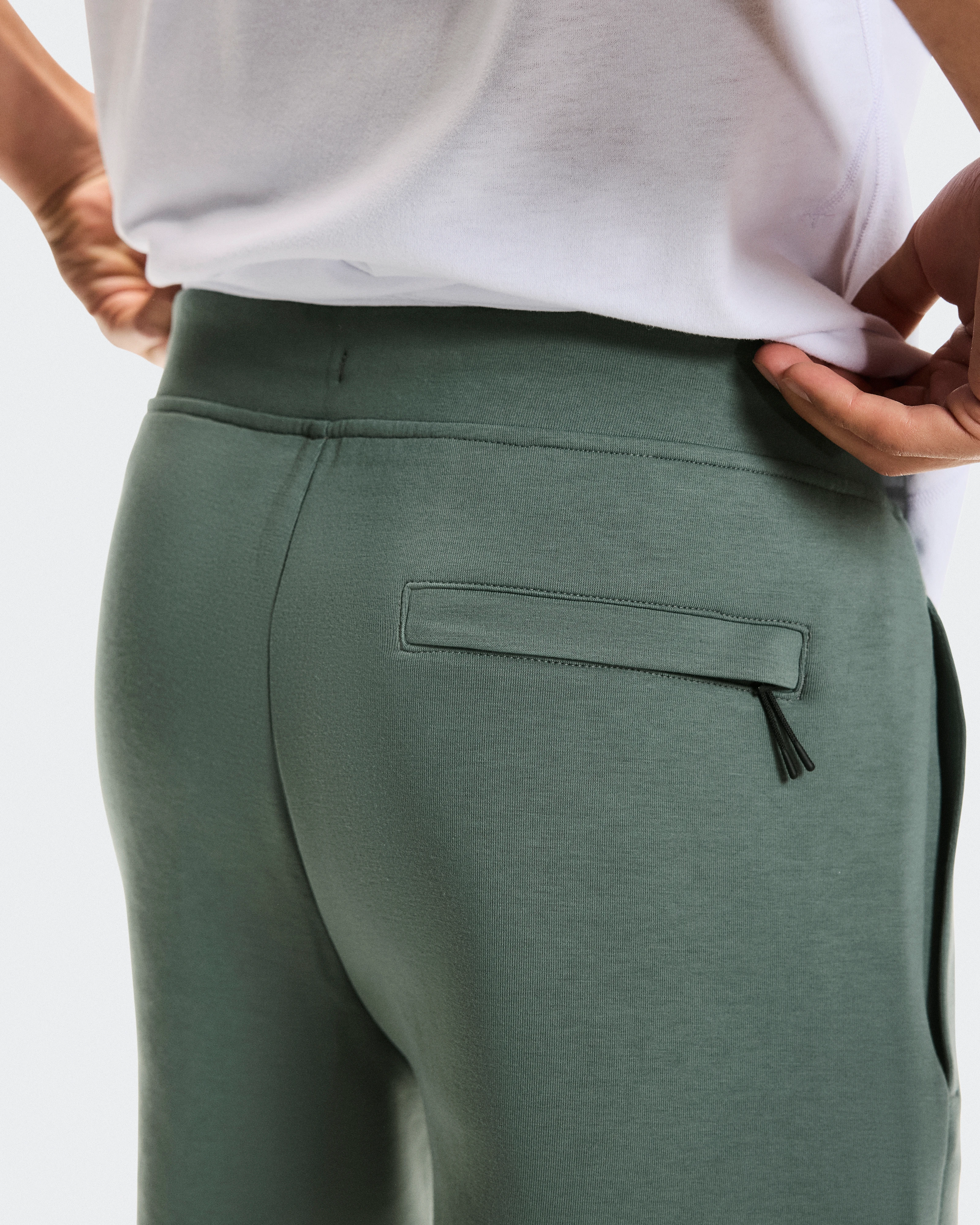 On Focus Tech Shorts Olive Men Shorts