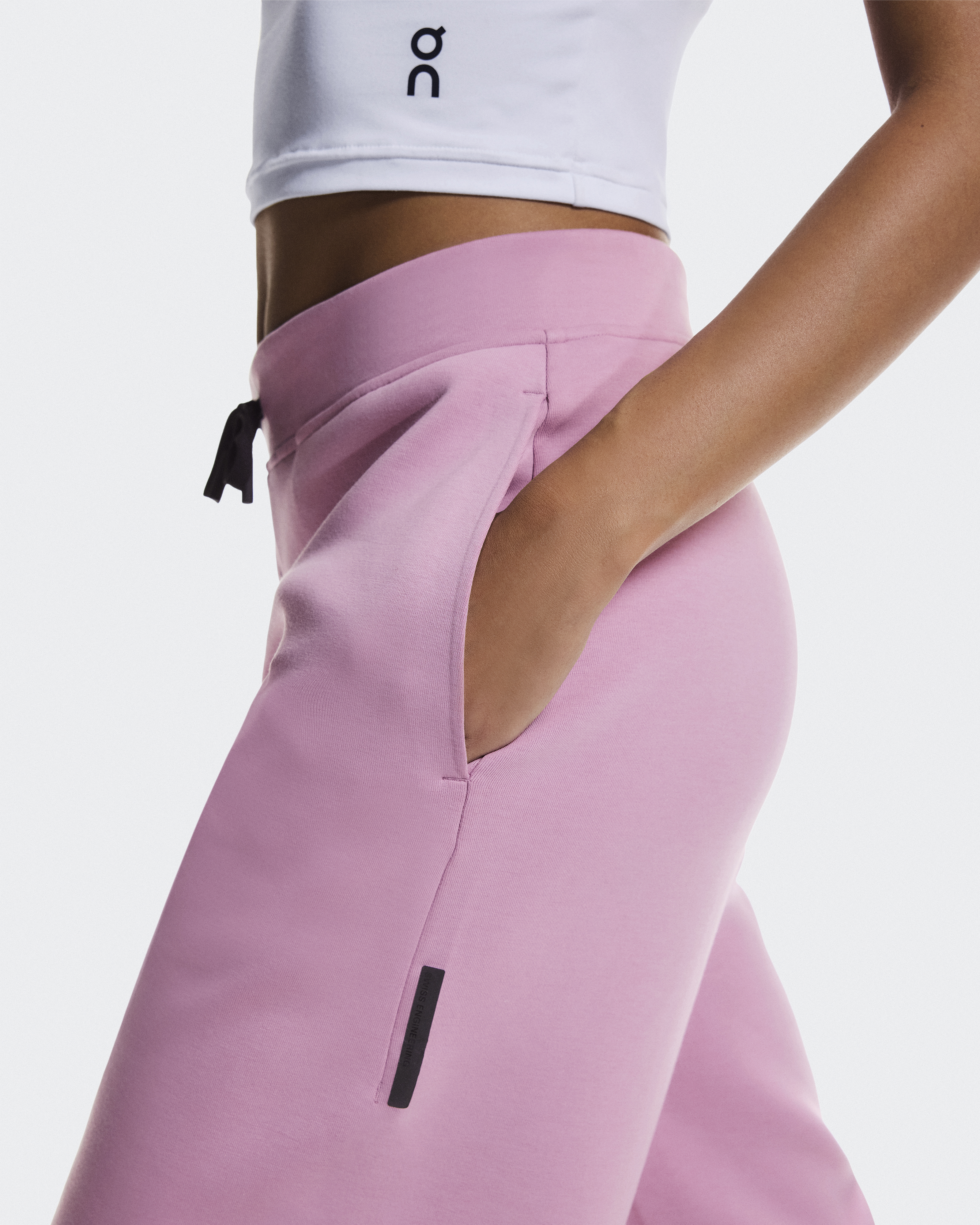 Women's Focus Tech Sweatpants | Pink | On Japan