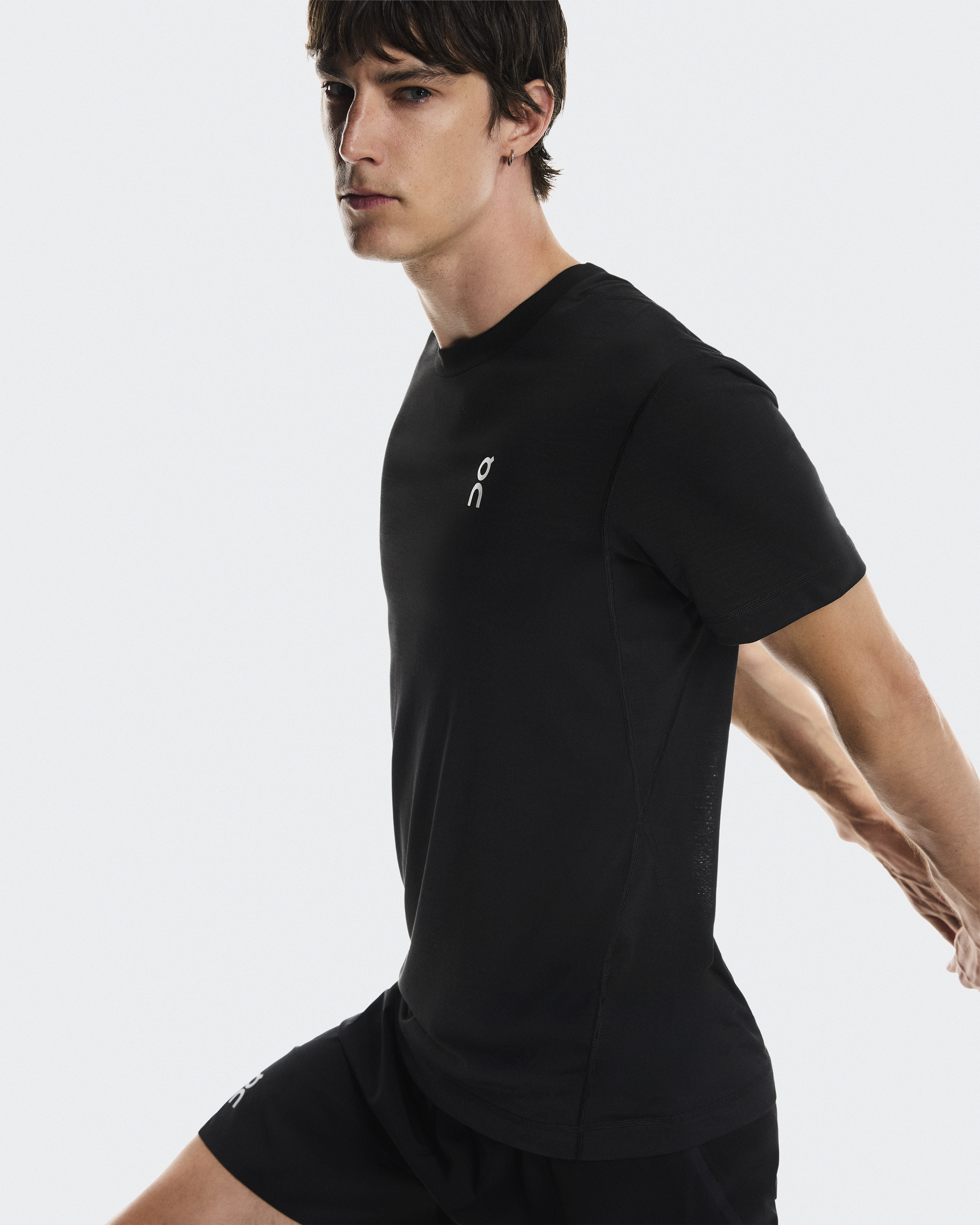 ON オン　ブレーカーT ランニング　ブラック　Mサイズ On（オン） ランニング トレーニングウエア 男女兼用 ブレーカー T