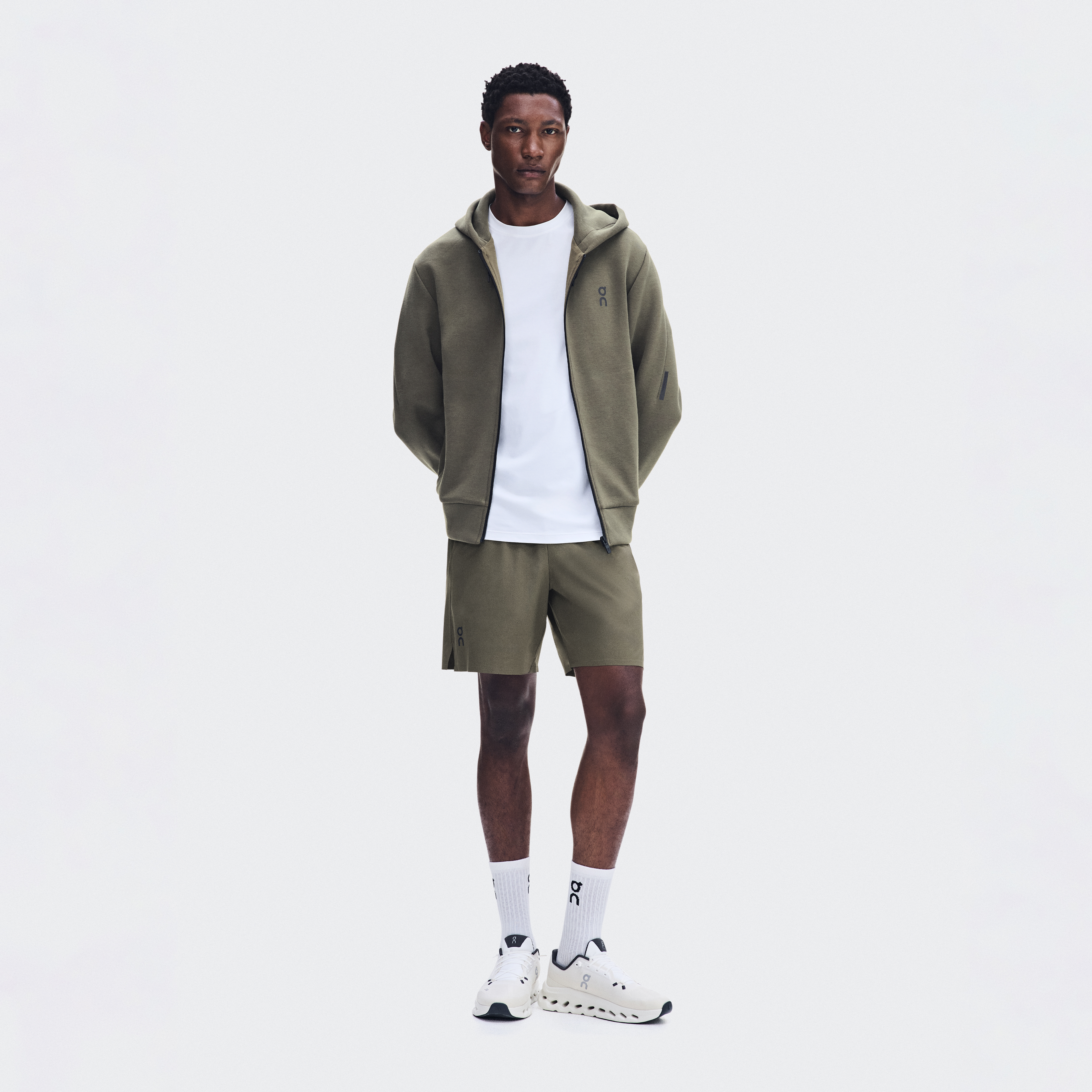 Focus Shorts in Bark