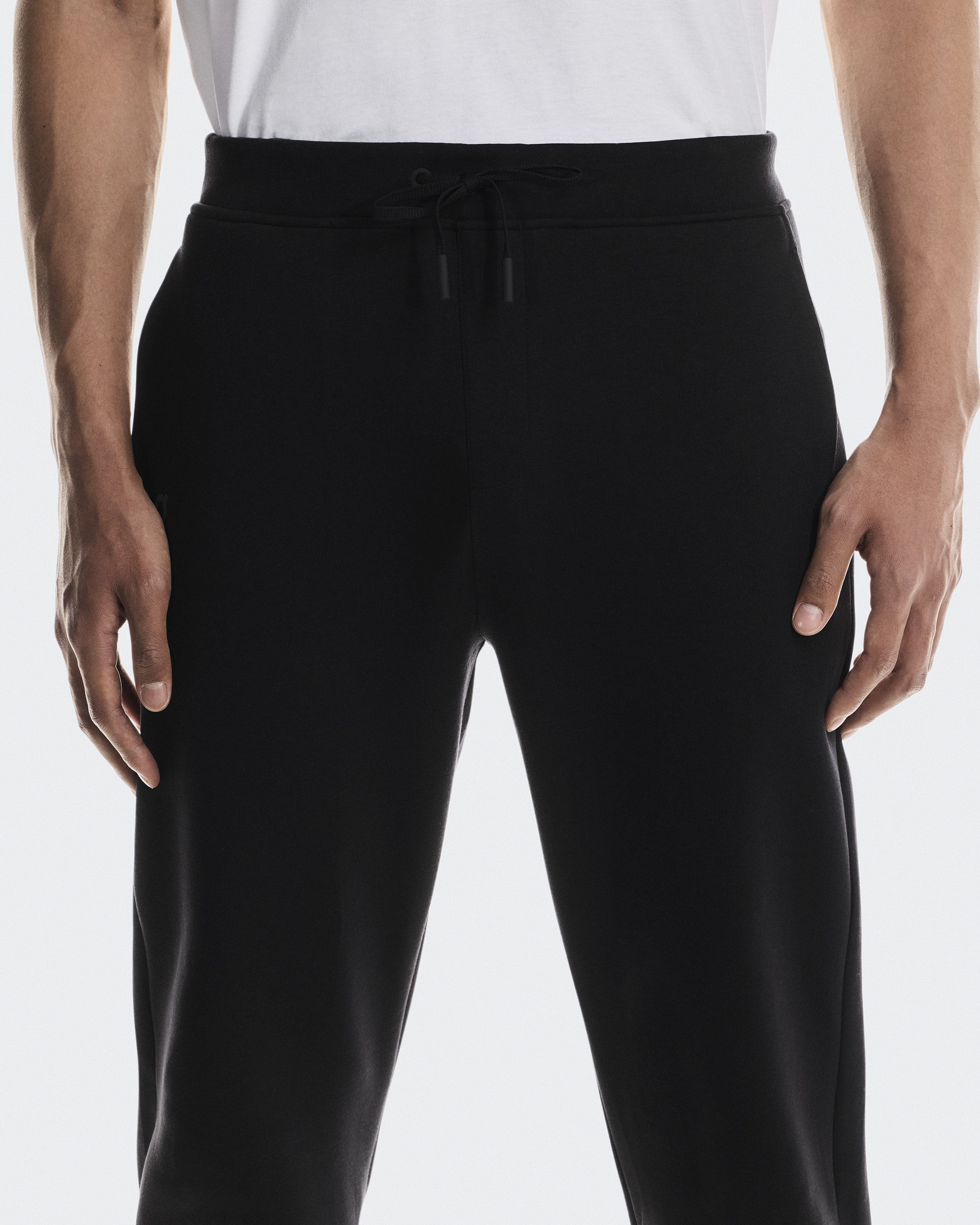 Men's Focus Tech Sweatpants | Black | On United States
