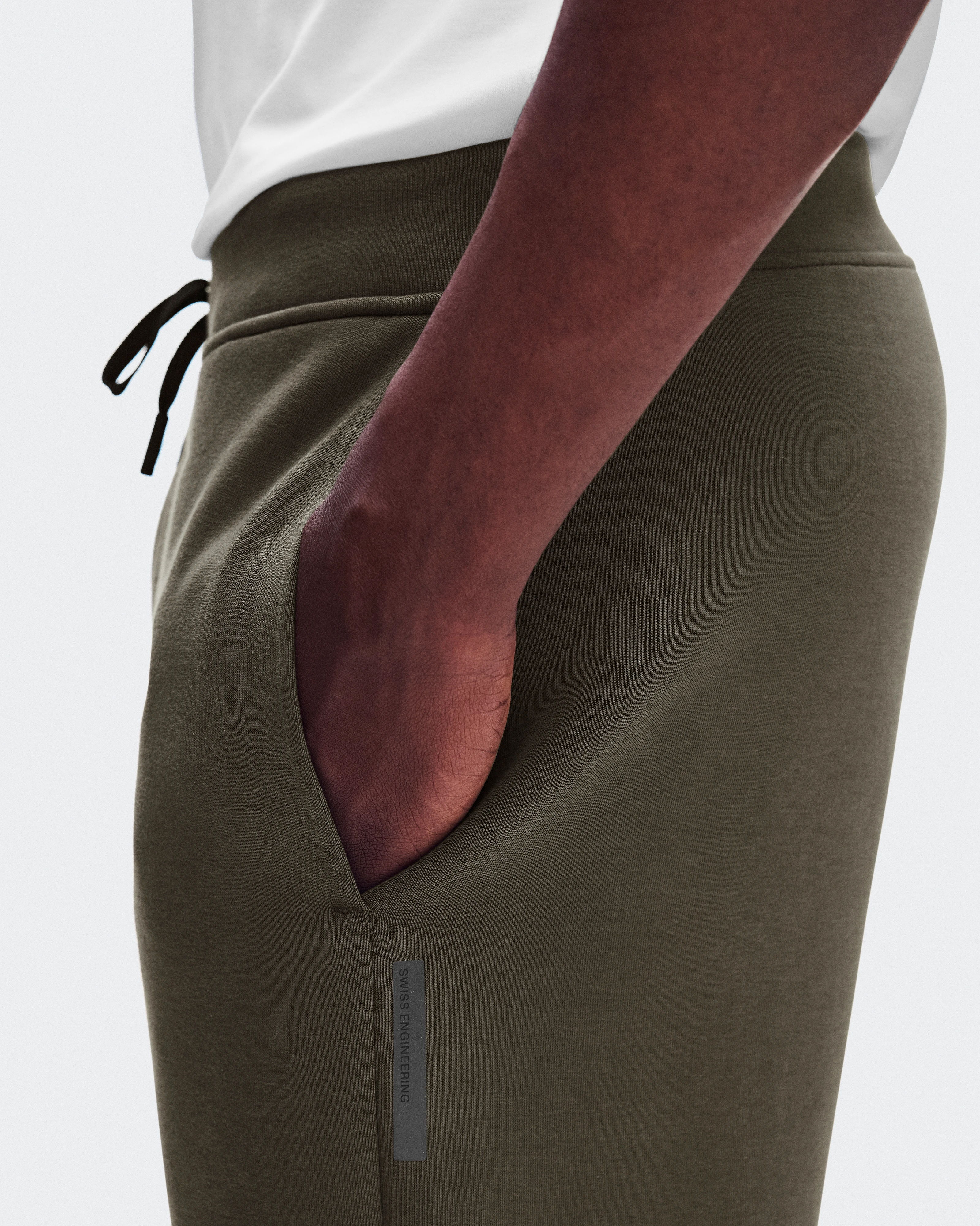 On Focus Tech Sweatpants Bark メンズ – オールデイ　トラベル　トレーニング パンツ