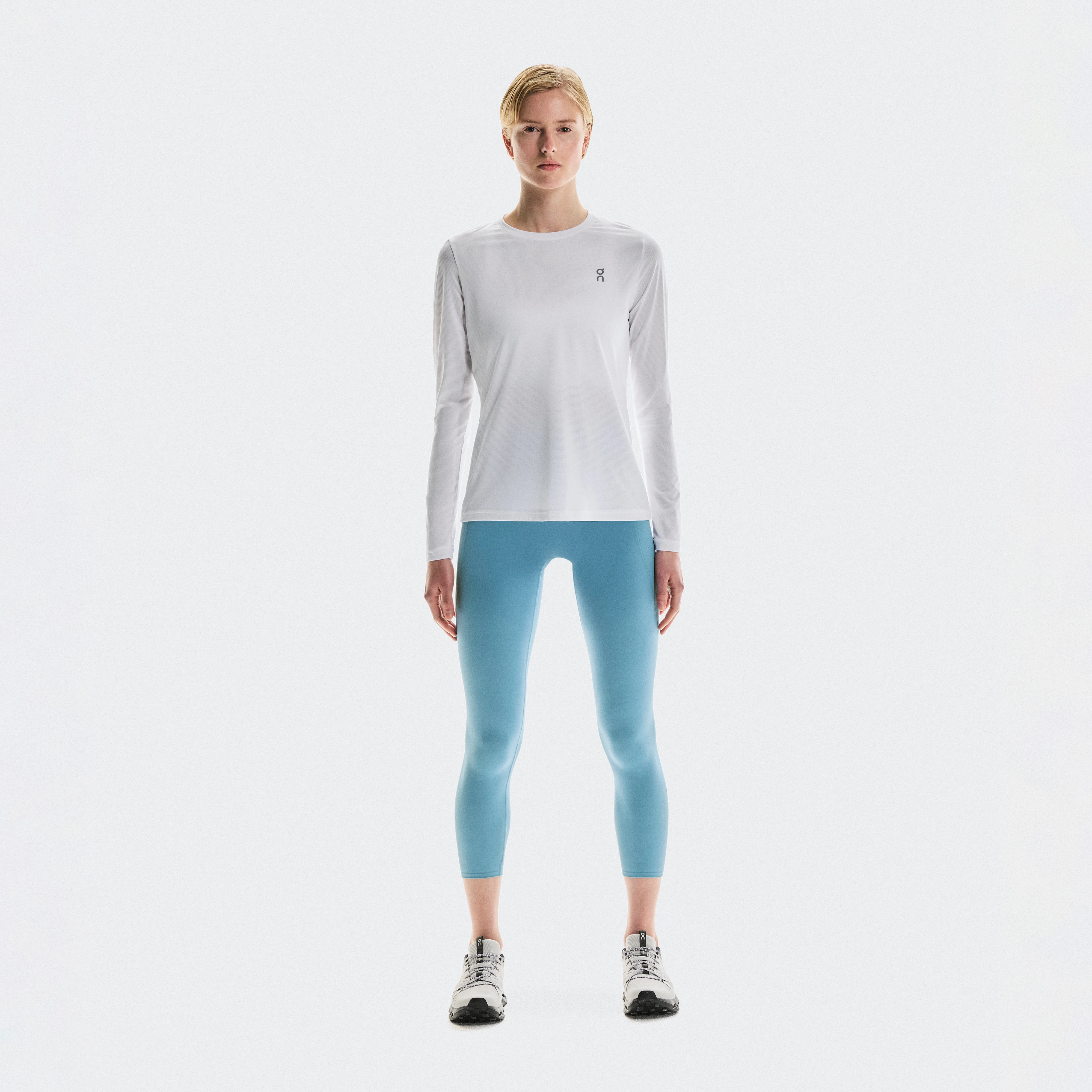 On Studio Tights 7/8 Blue Women Women – Low-intensity, buttery soft, form-fitting Tights