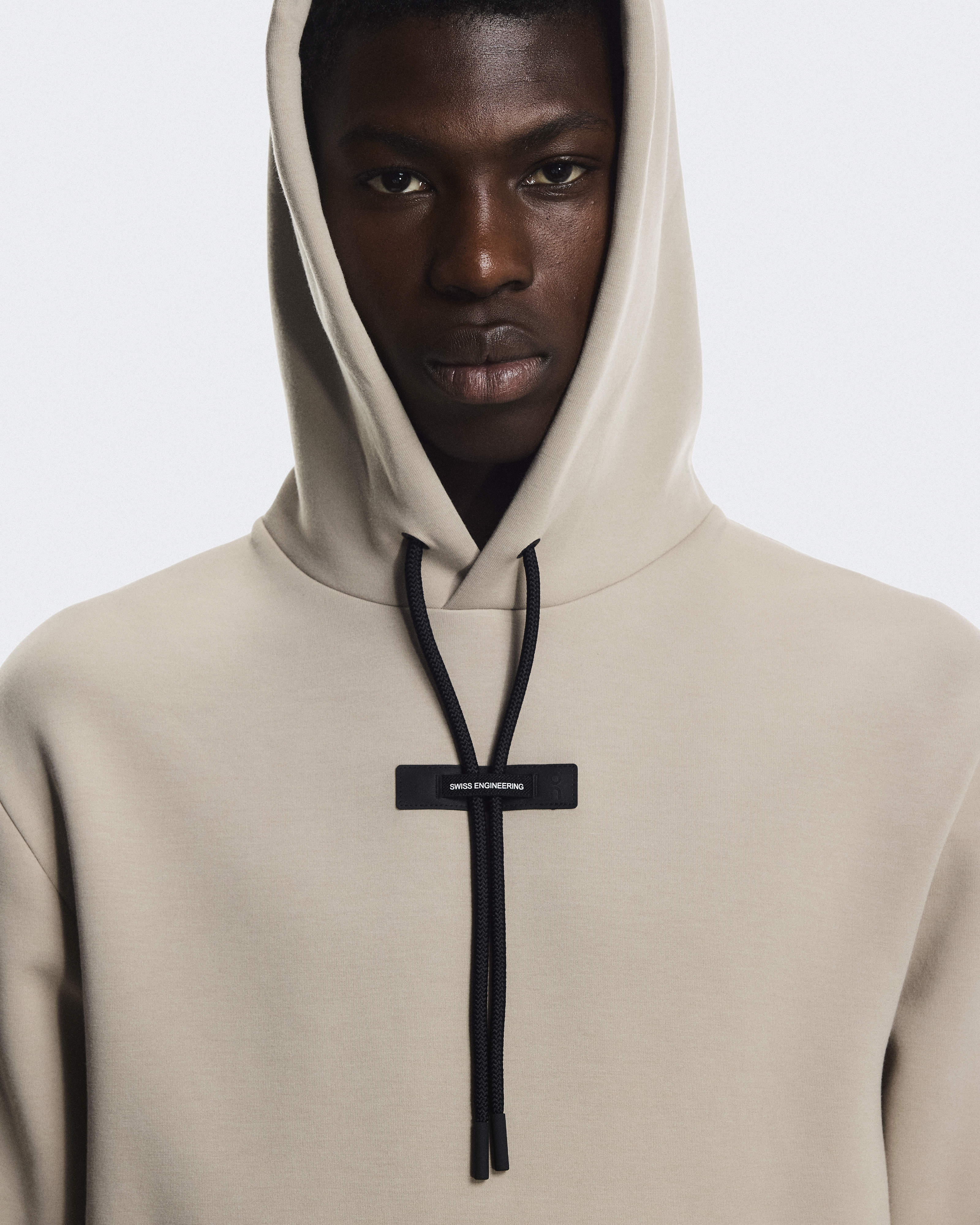On Focus Tech Hoodie L Desert 定価17,600 WOMEN'S FOCUS TECH HOODIE - DESERT | Performance Running Outfitters