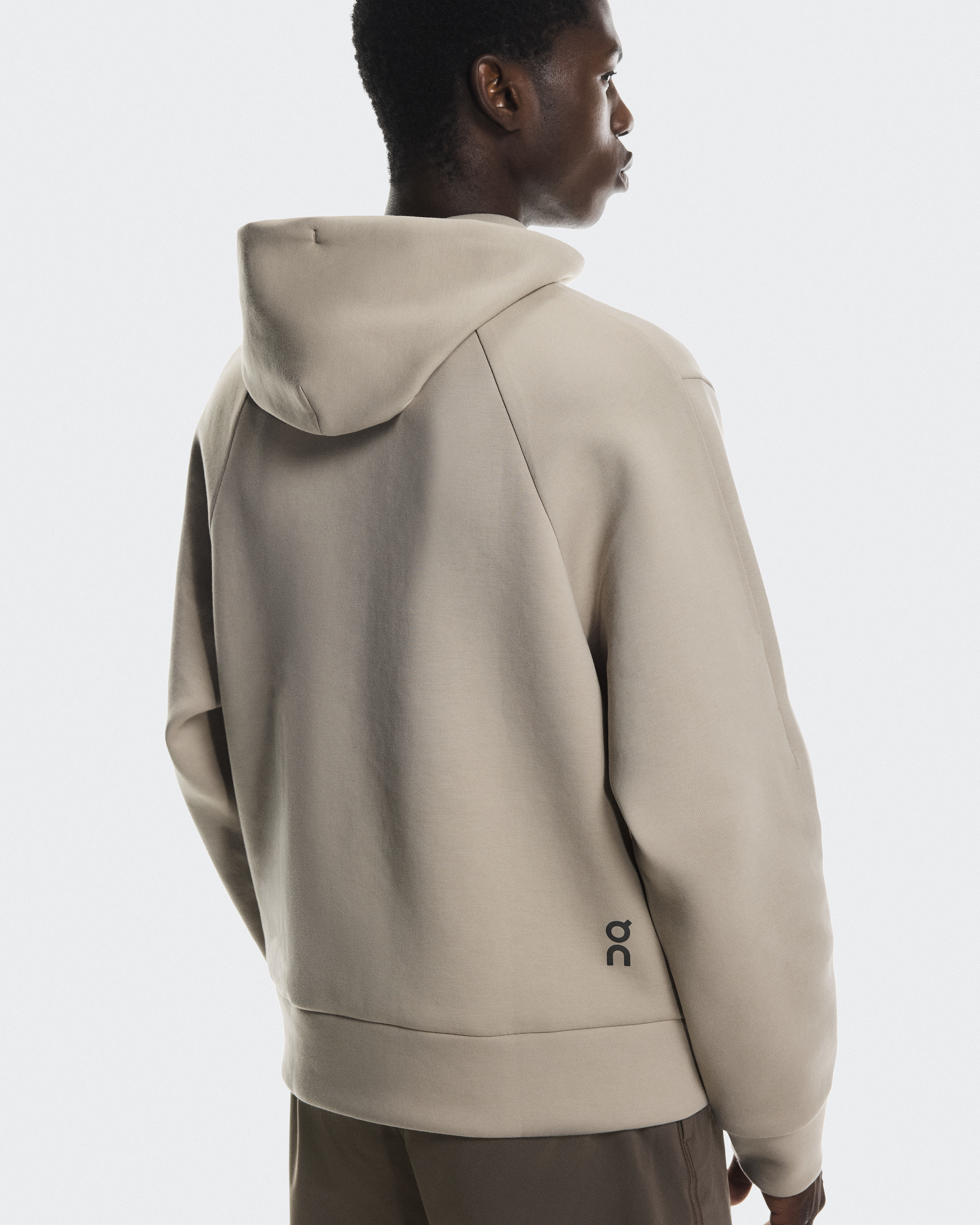 メンズ Focus Tech Hoodie | ベージュ | On 日本