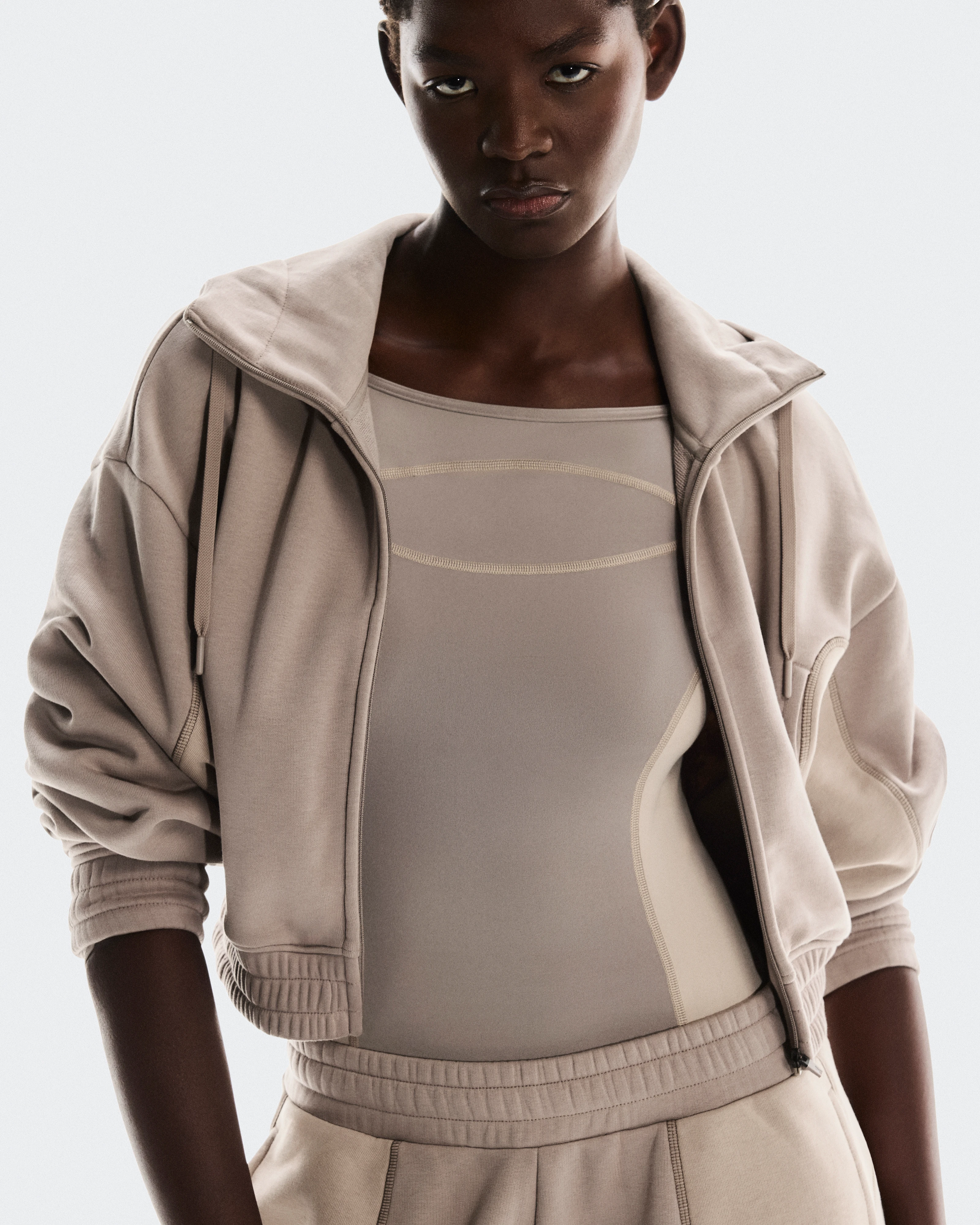 On CLUB CROPPED HOODIE FKA Cinder & Desert Damen Hoodies & Sweatshirts