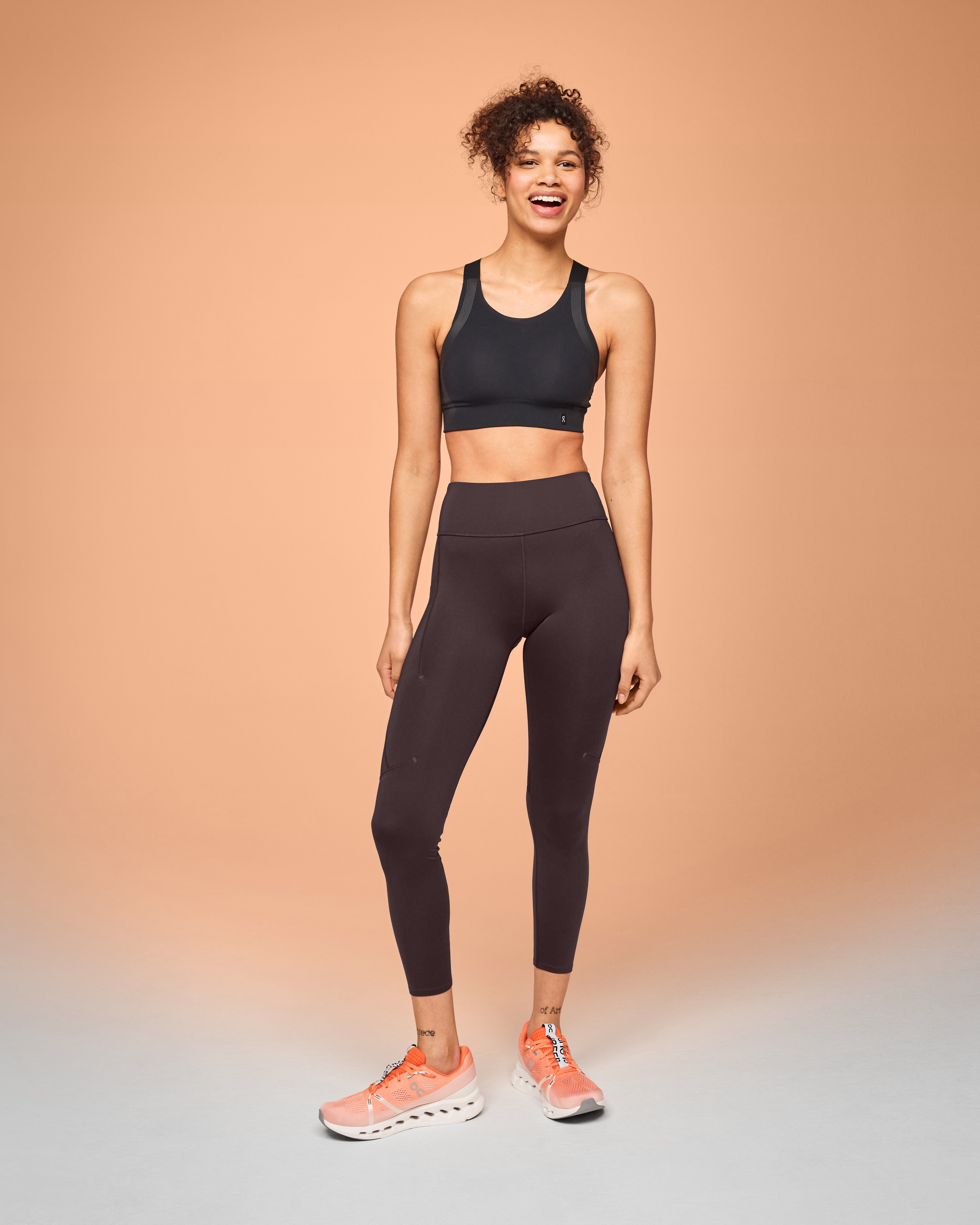「On（オン）」Performance Tights 7/8 Performance Tights 7/8: Women's cropped running tights with phone