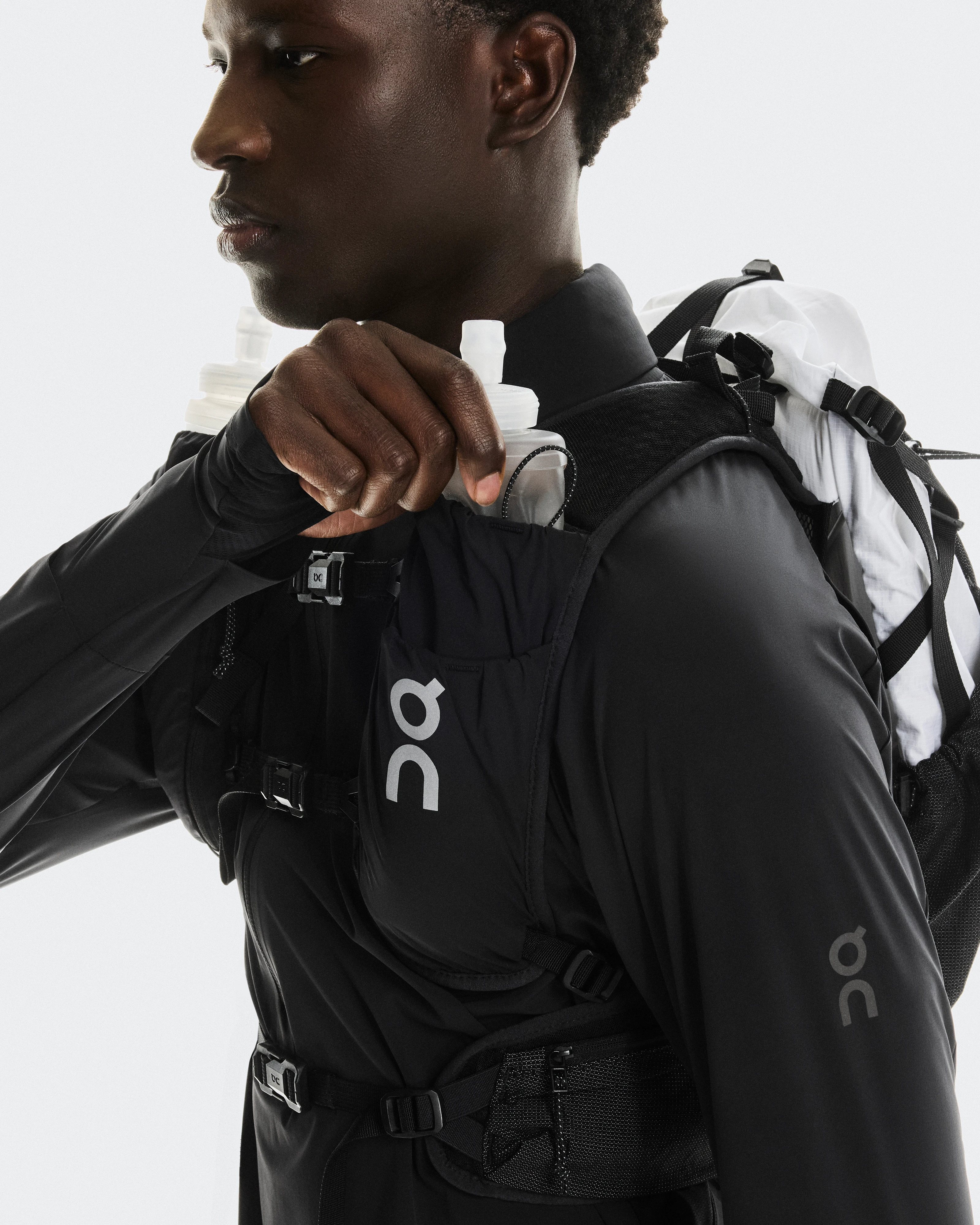 On Trail Pack 20L White & Black Unisex Bags