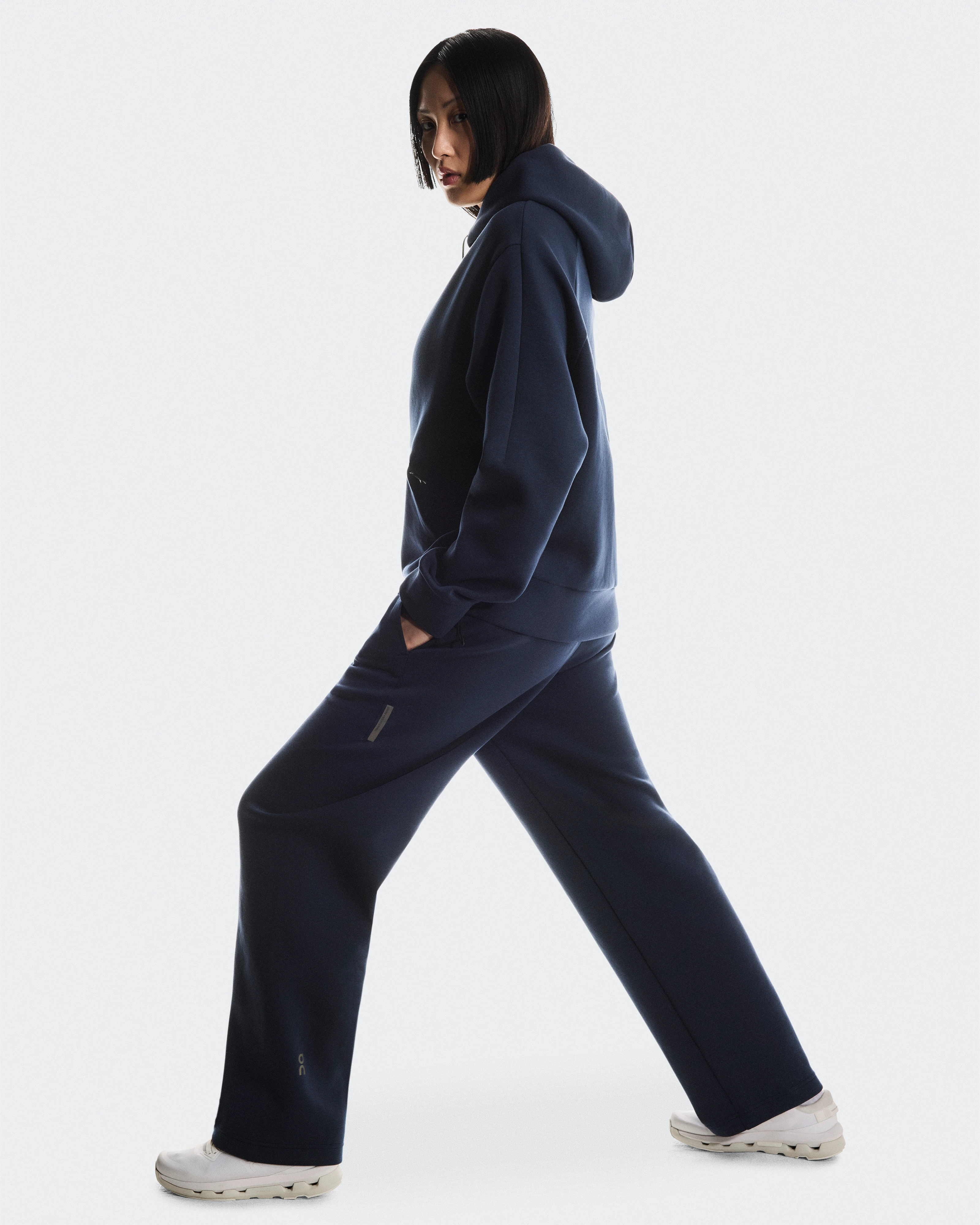On Focus Tech Sweatpants Navy Women Pants