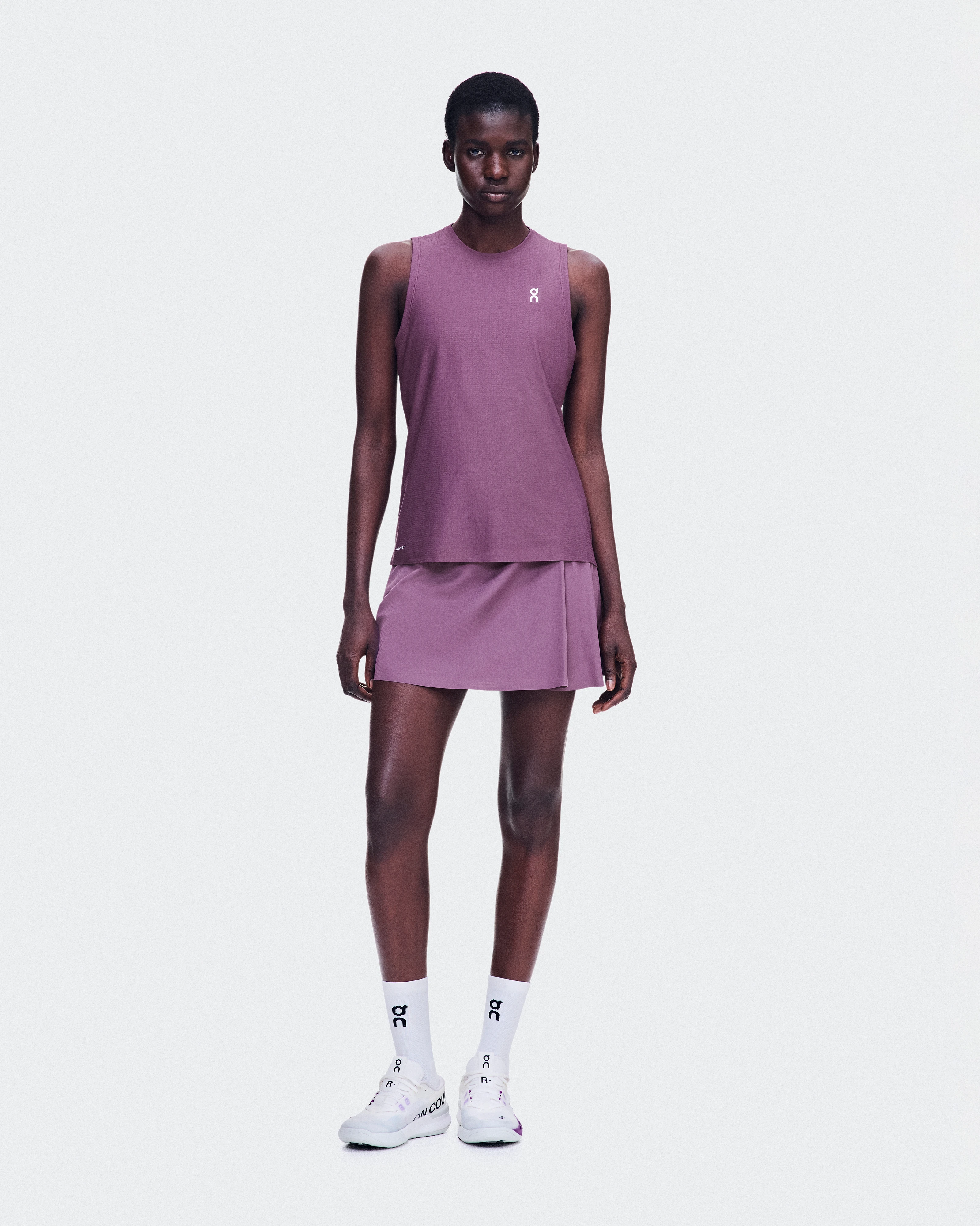 On Court Tank Cassis Feminino Partes de cima e camisetas