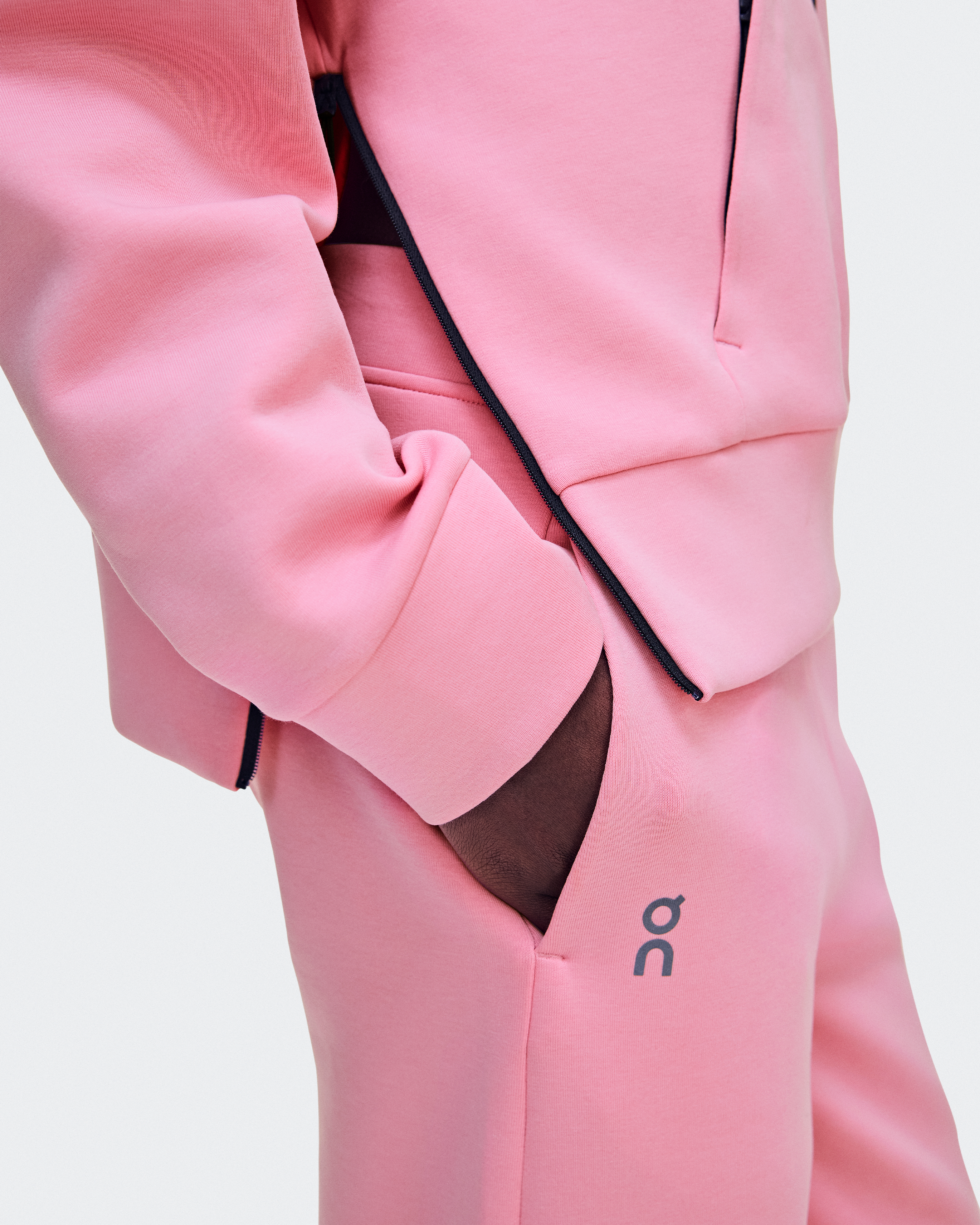 Focus Tech Hoodieنحيف / Magnolia / L