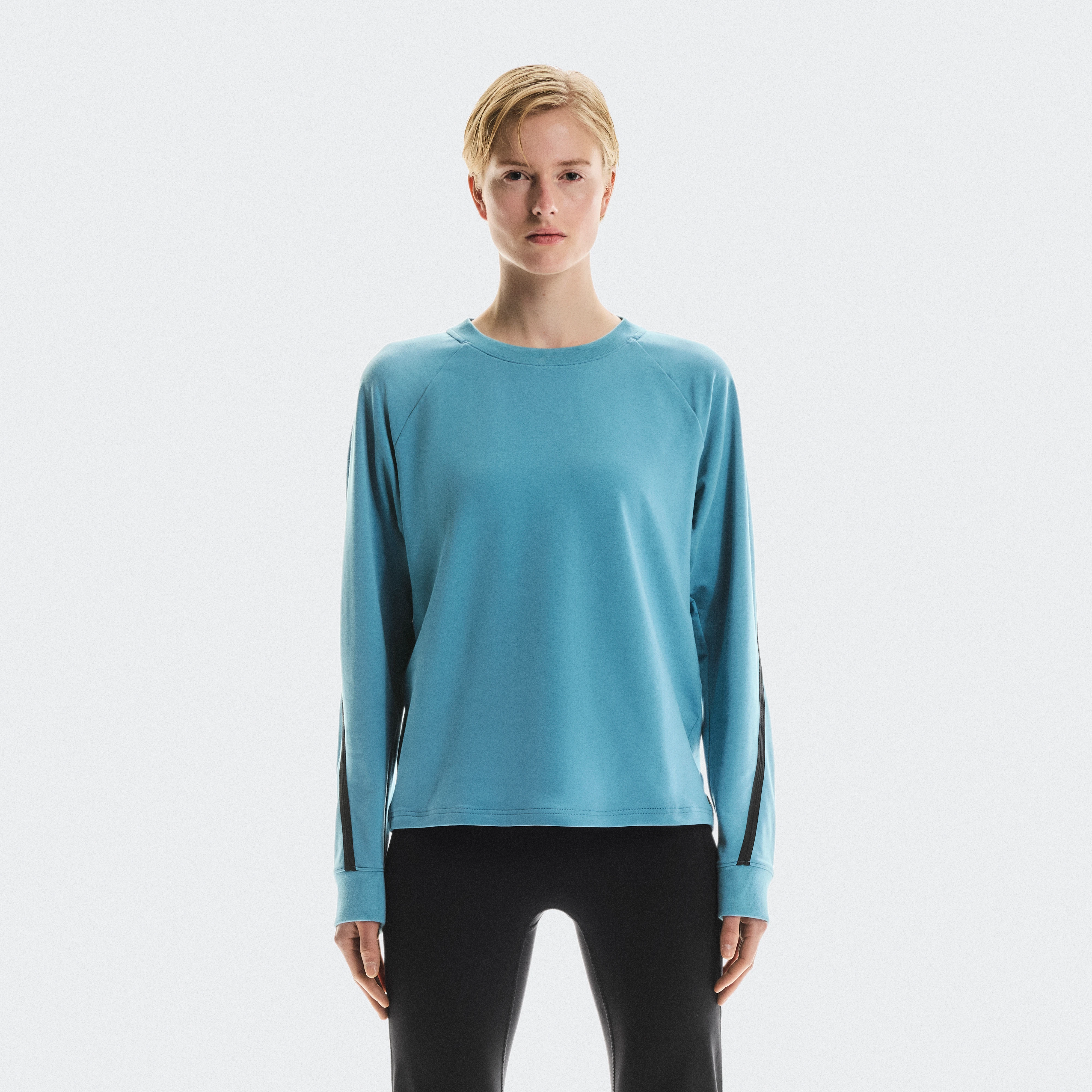 On Studio Crew Blue Women Women – Low-intensity activities, all-day wear, travel Hoodies and sweatshirts
