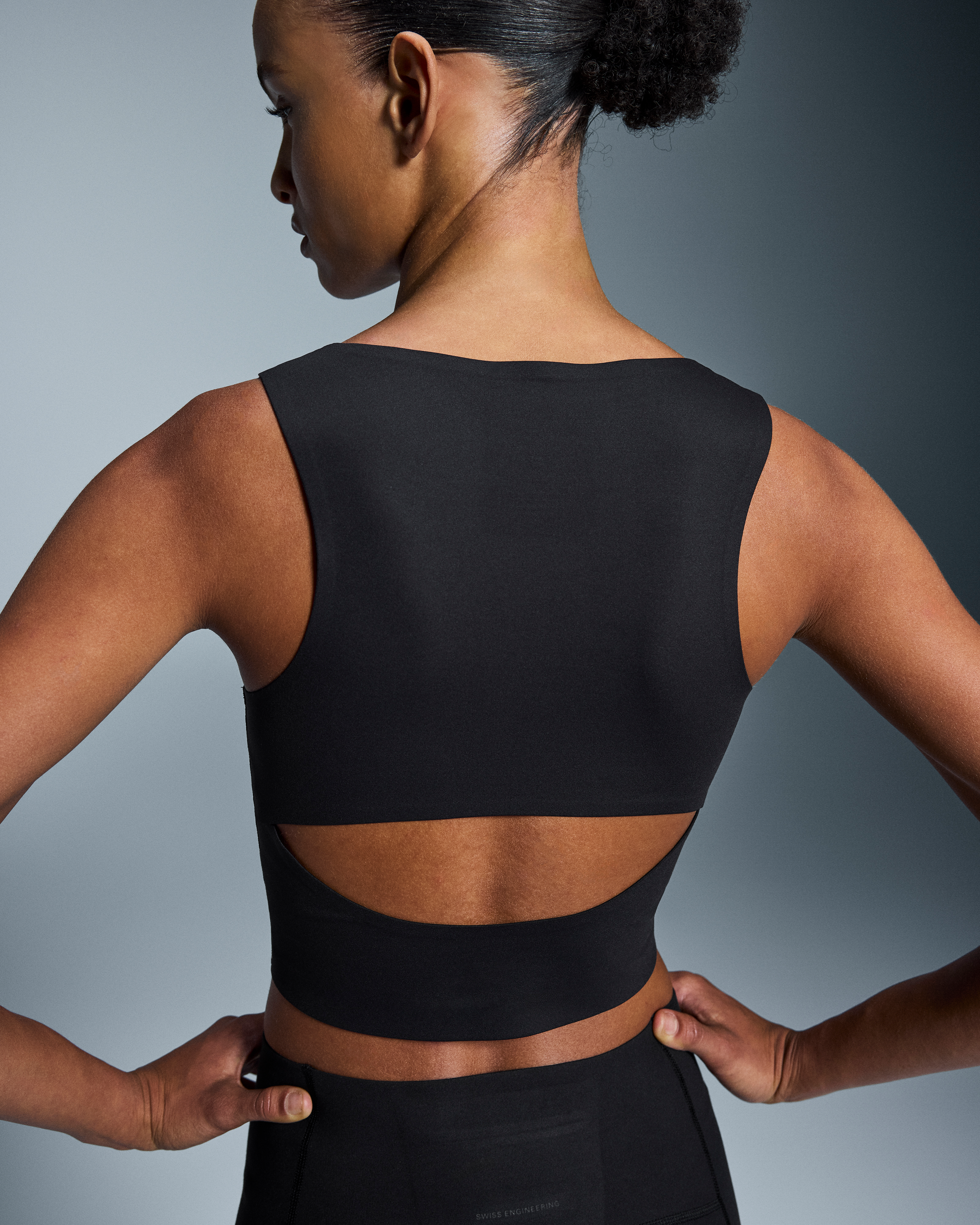 Studio Open Back CropWomen / Black / L