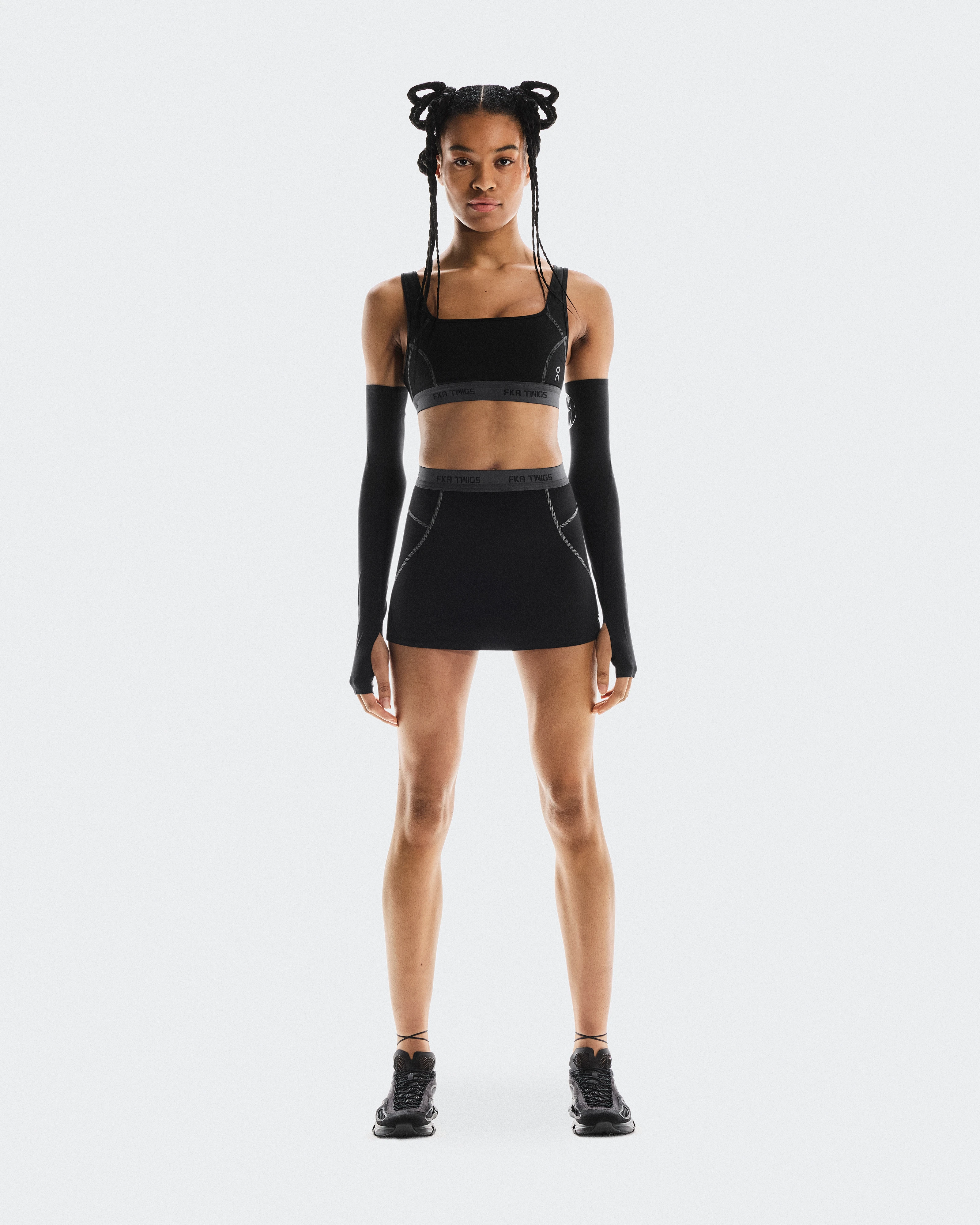 On STUDIO SKORT FKA Black Damen