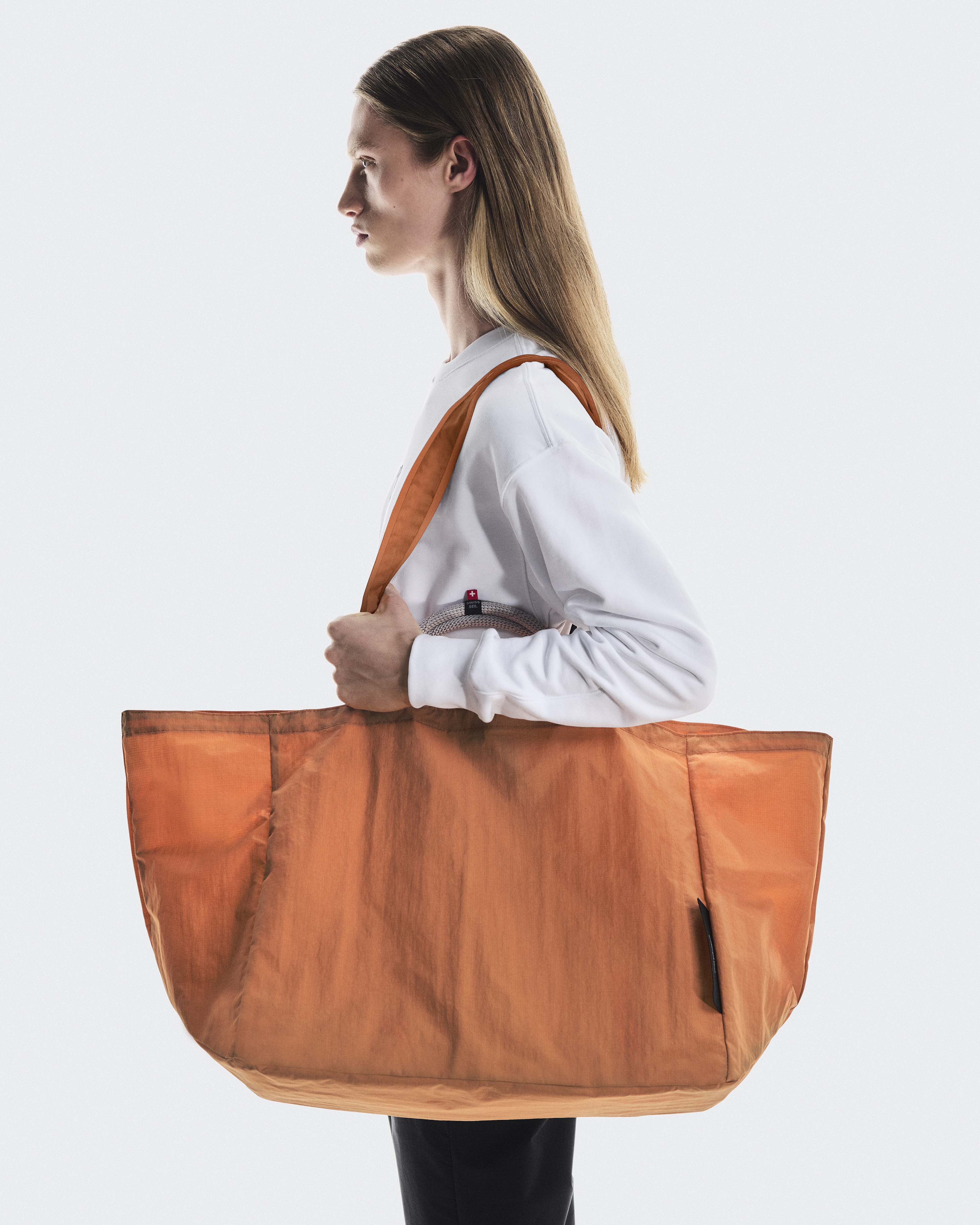 カーゴパック 60L | ランニングギアがたっぷり入る大容量バッグ | On 日本