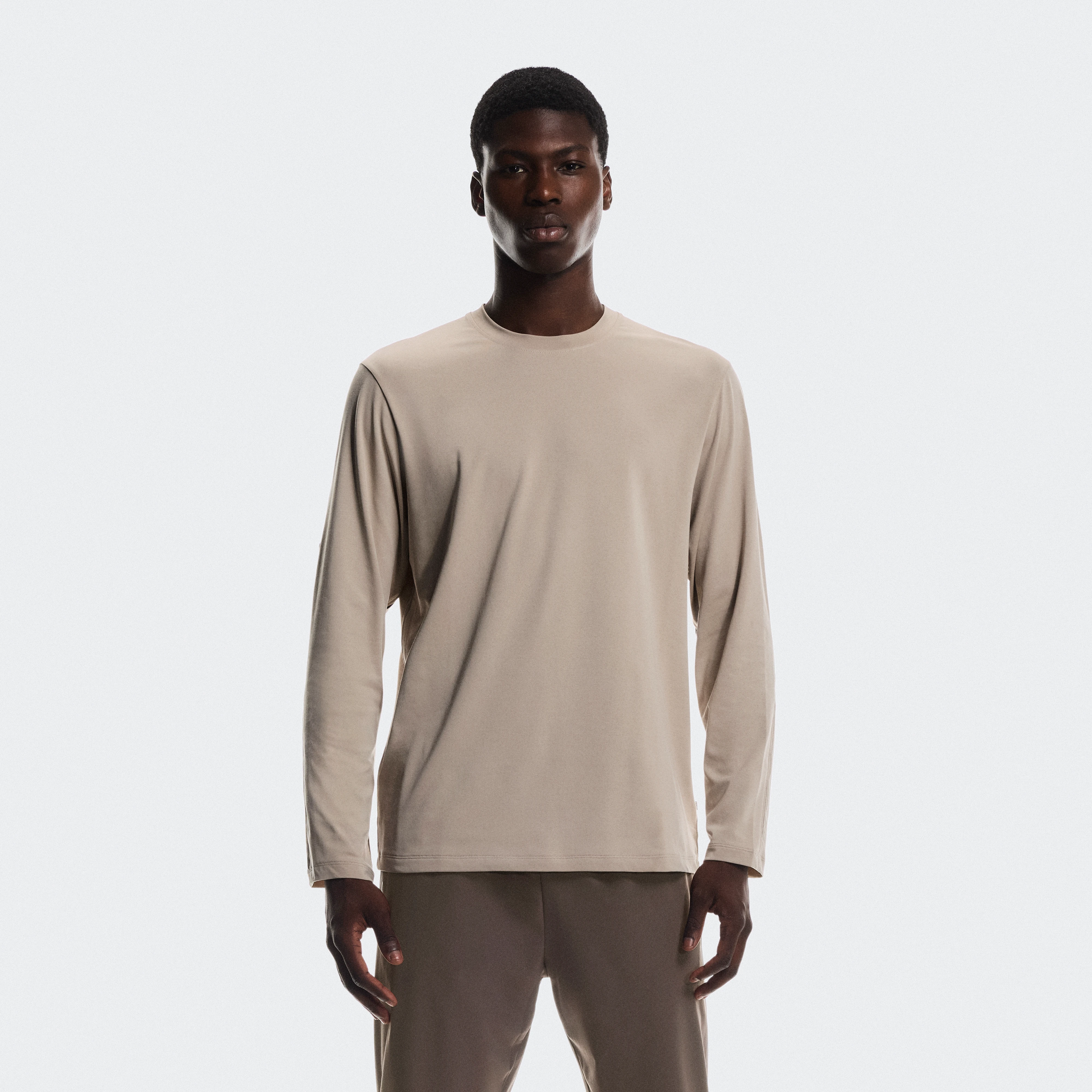 On Focus Long-T Beige Men Men – Mixed workouts, all-day wear, breathable details Tops and t-shirts