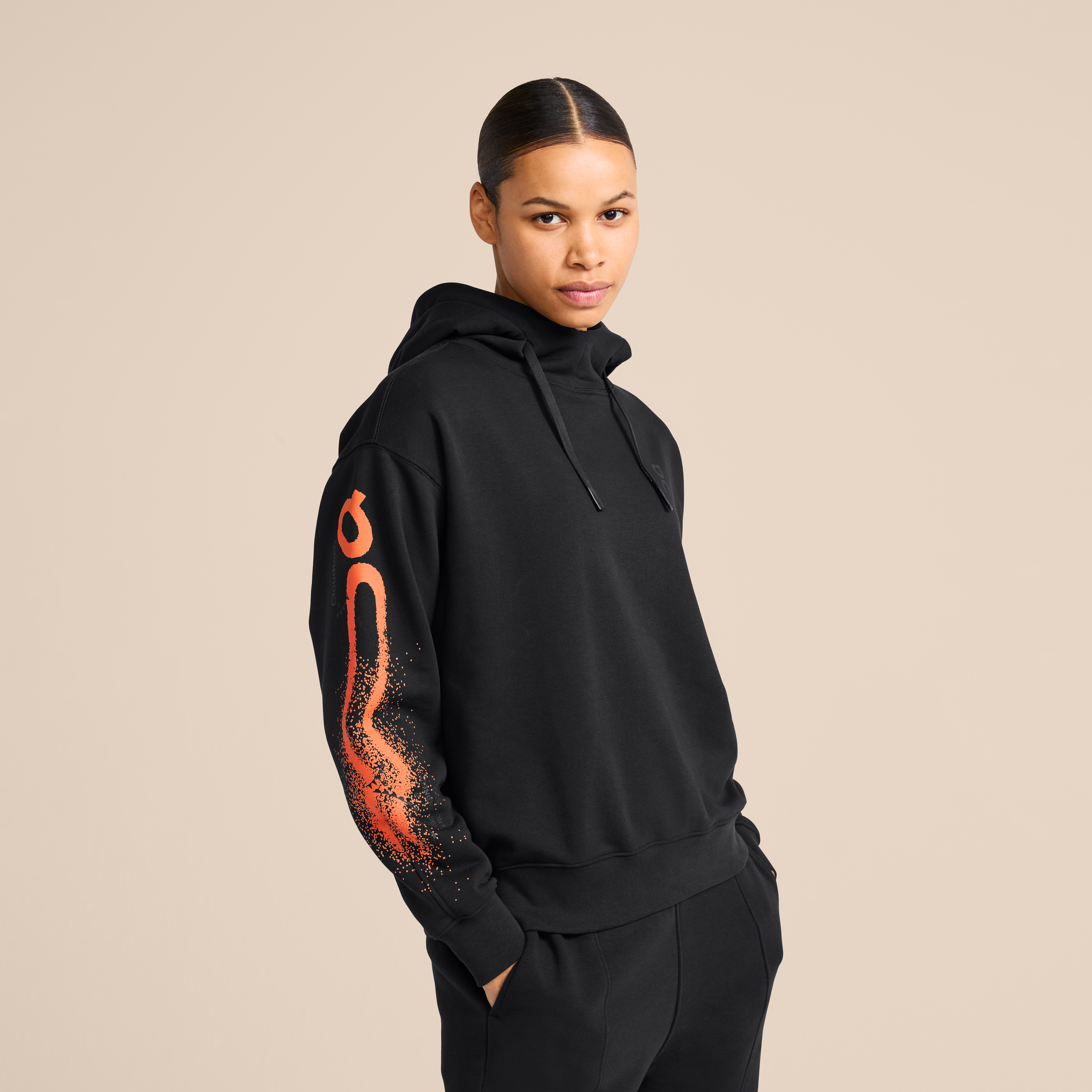 On Club Hoodie Cloud Black Women Cold weather, recovery, travel Hoodies and sweatshirts