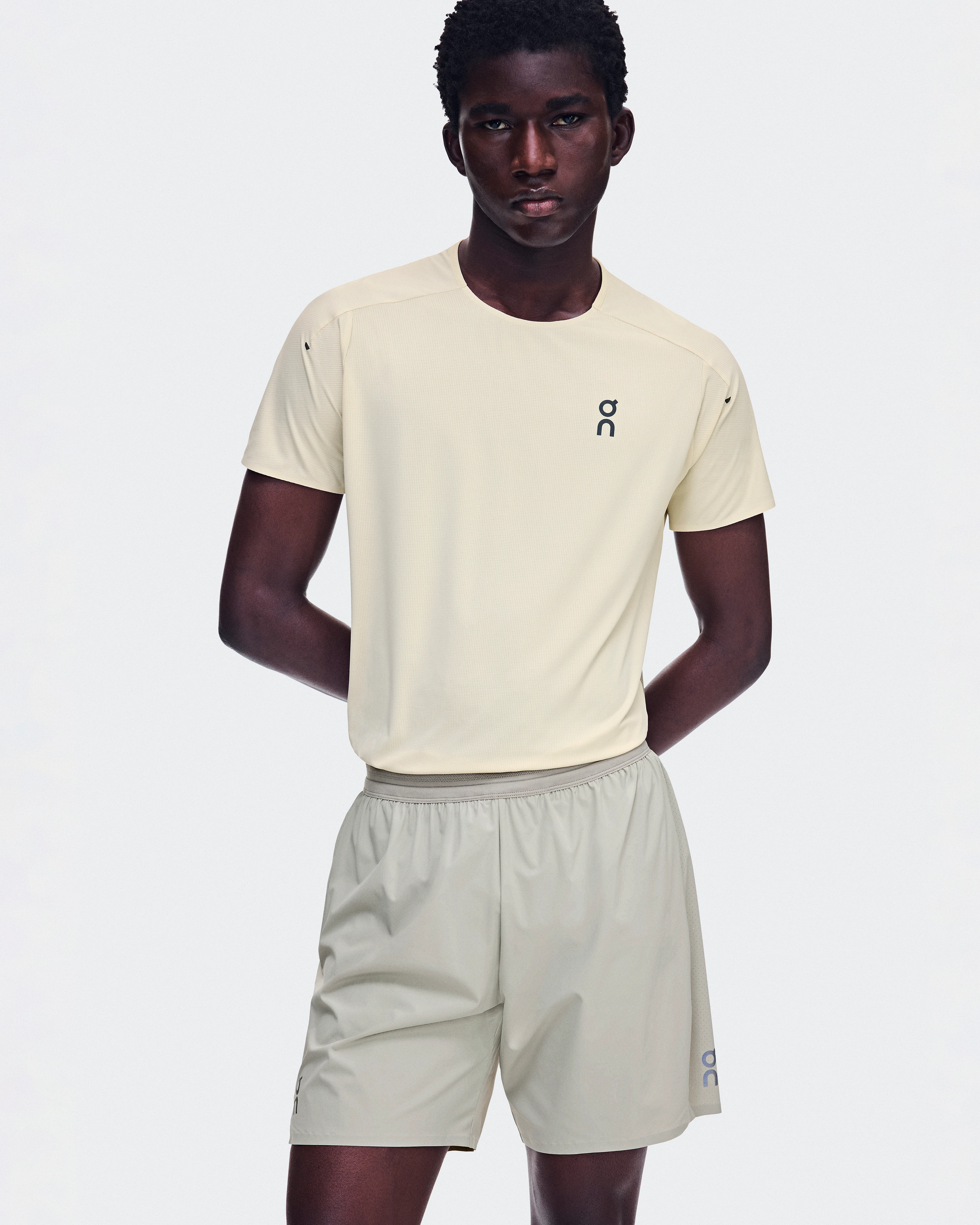 On 7" Performance Shorts Brume Men Shorts