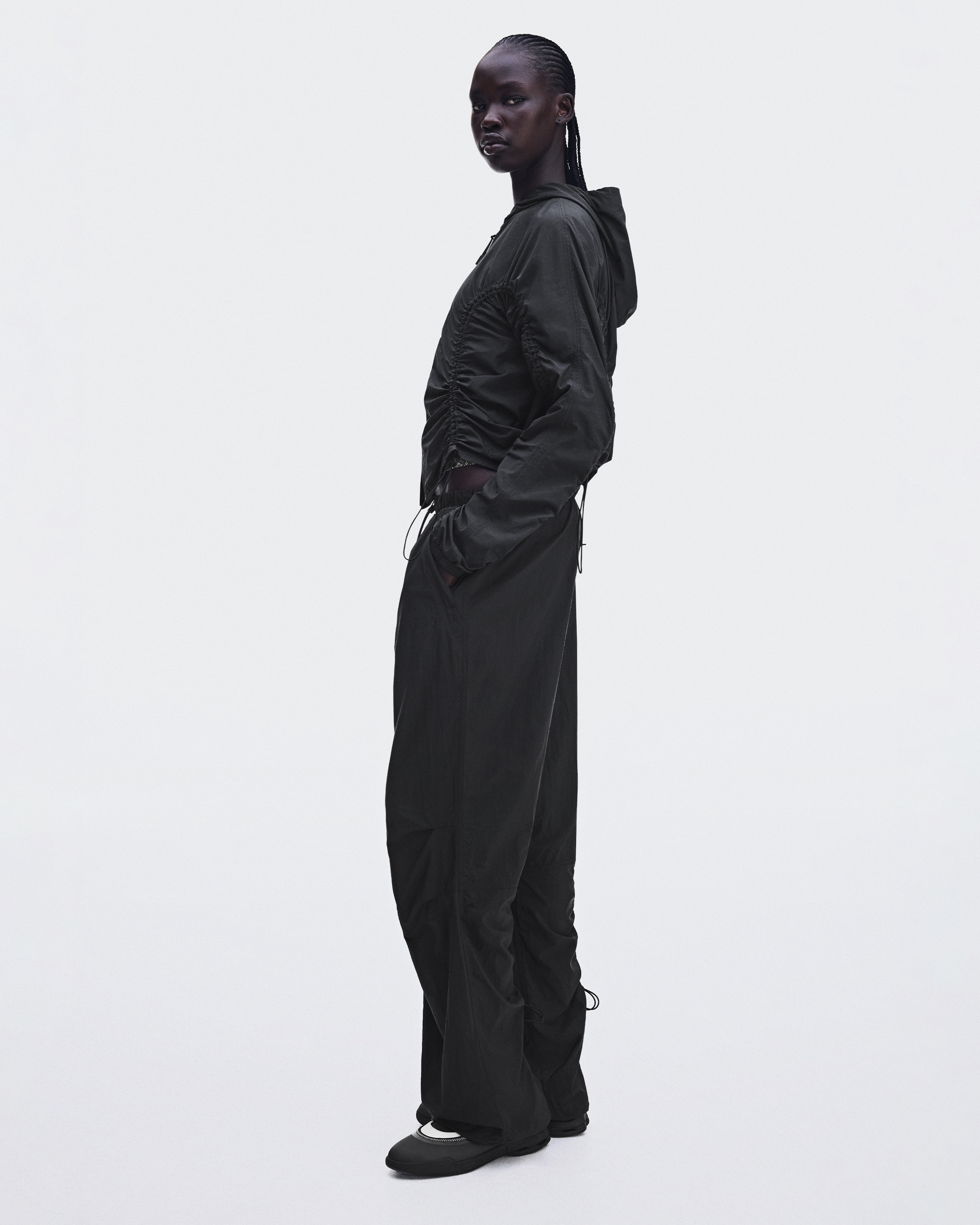 Onライトニングパンツ Women's Ruched Lightweight Pants | Black | On United States