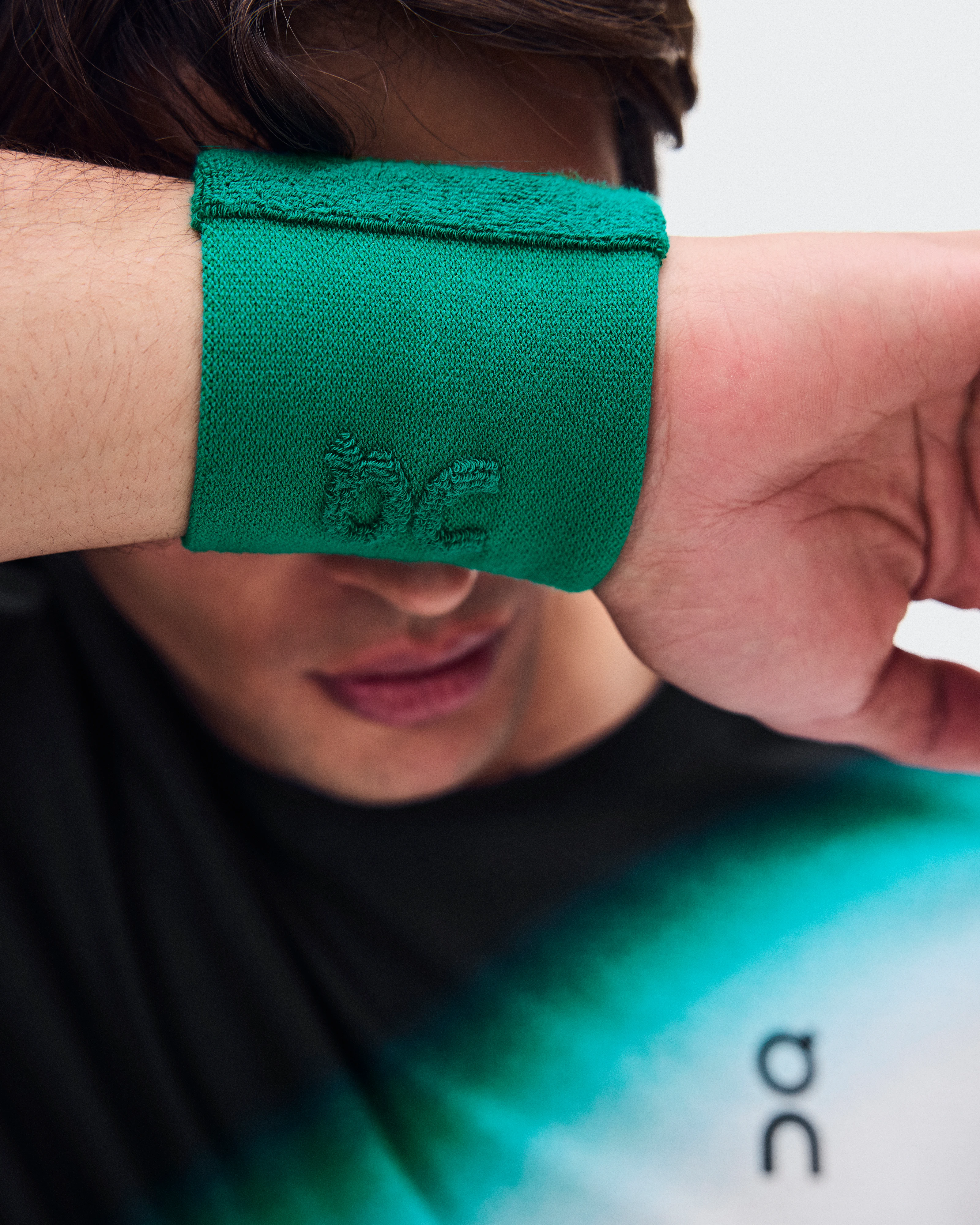 On Courtside Wristband Neem Unisex Sweatband