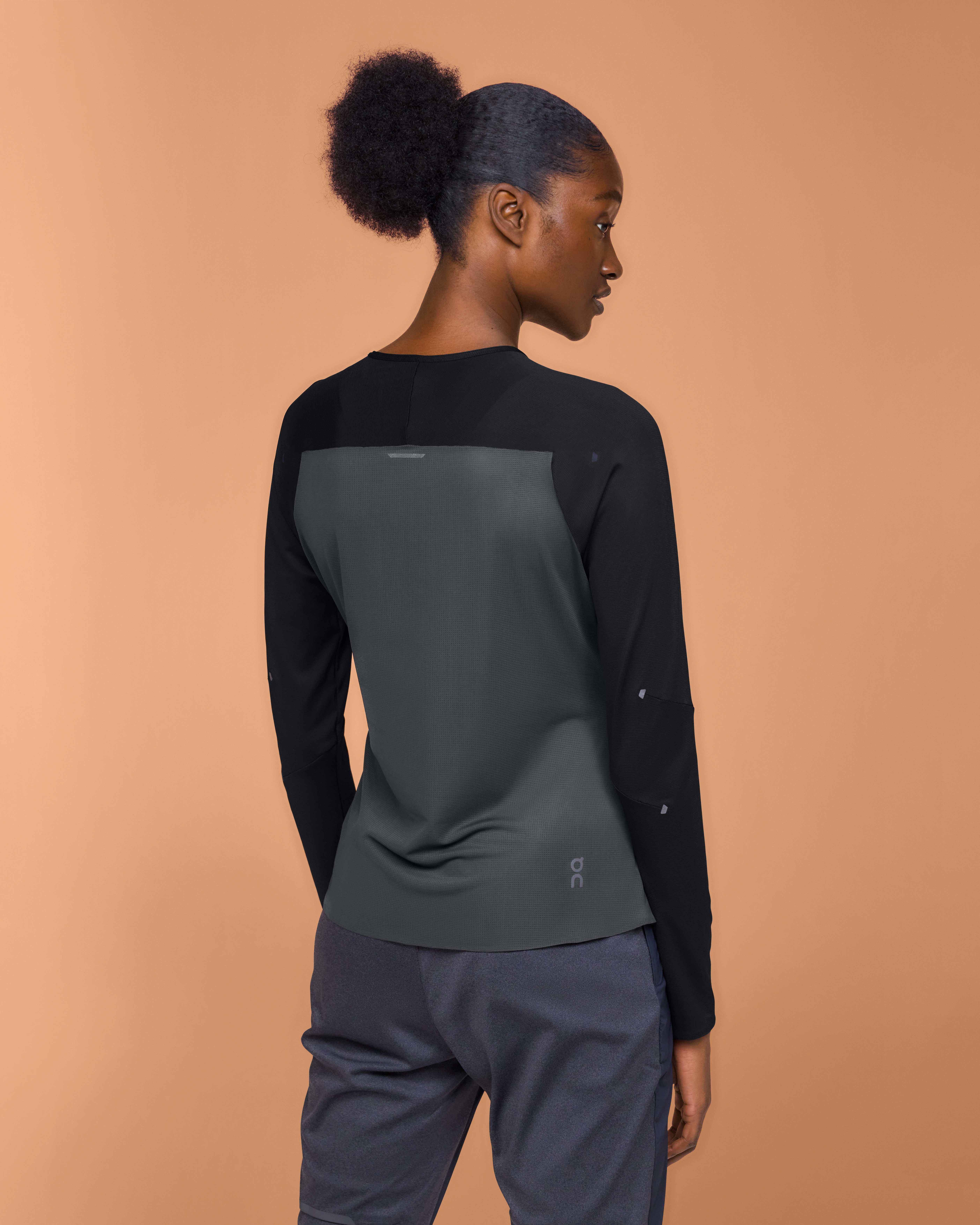 On Performance Long-T Black & Eclipse Women – Running, training Tops and t-shirts