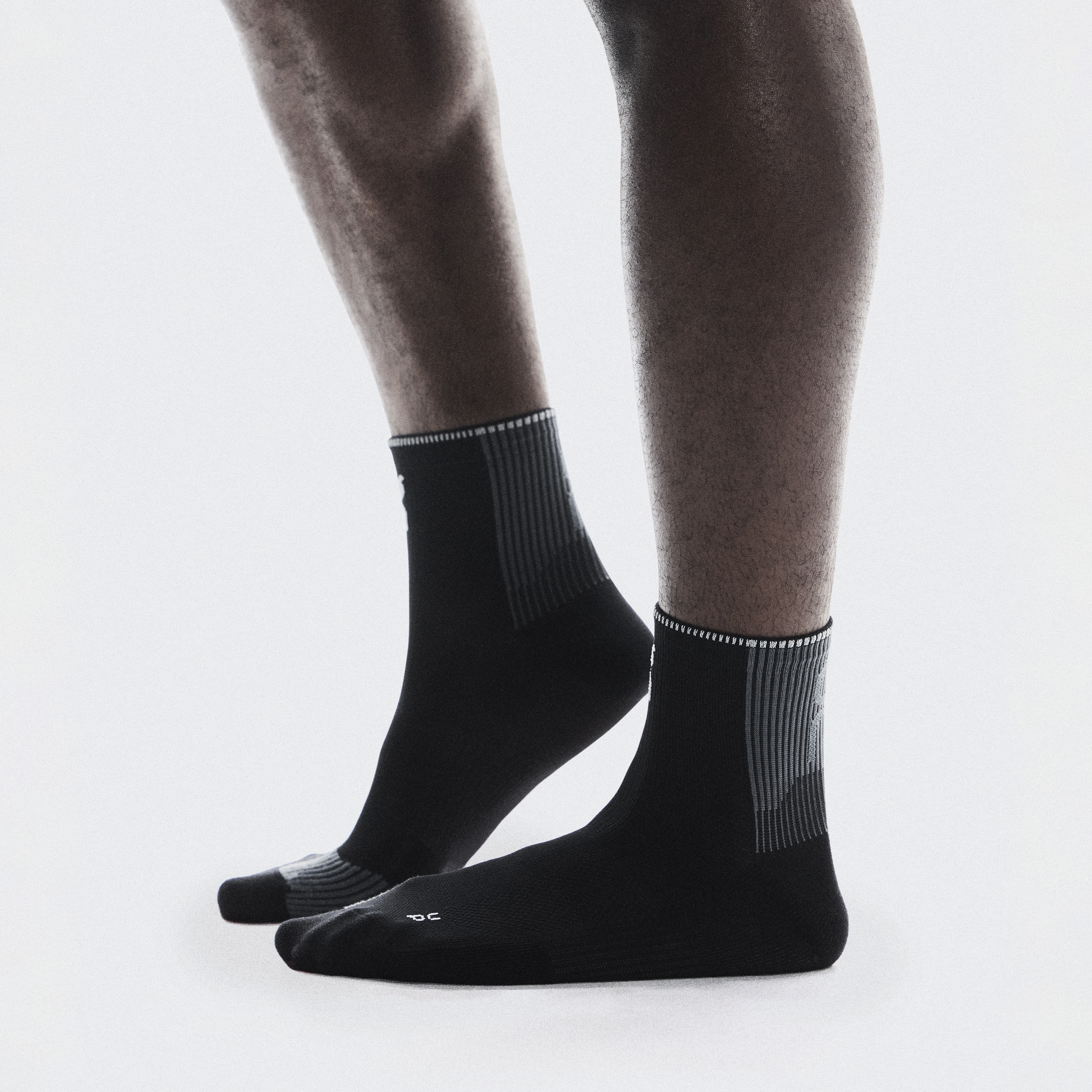 Performance Run Sock Mid in Black/Eclipse