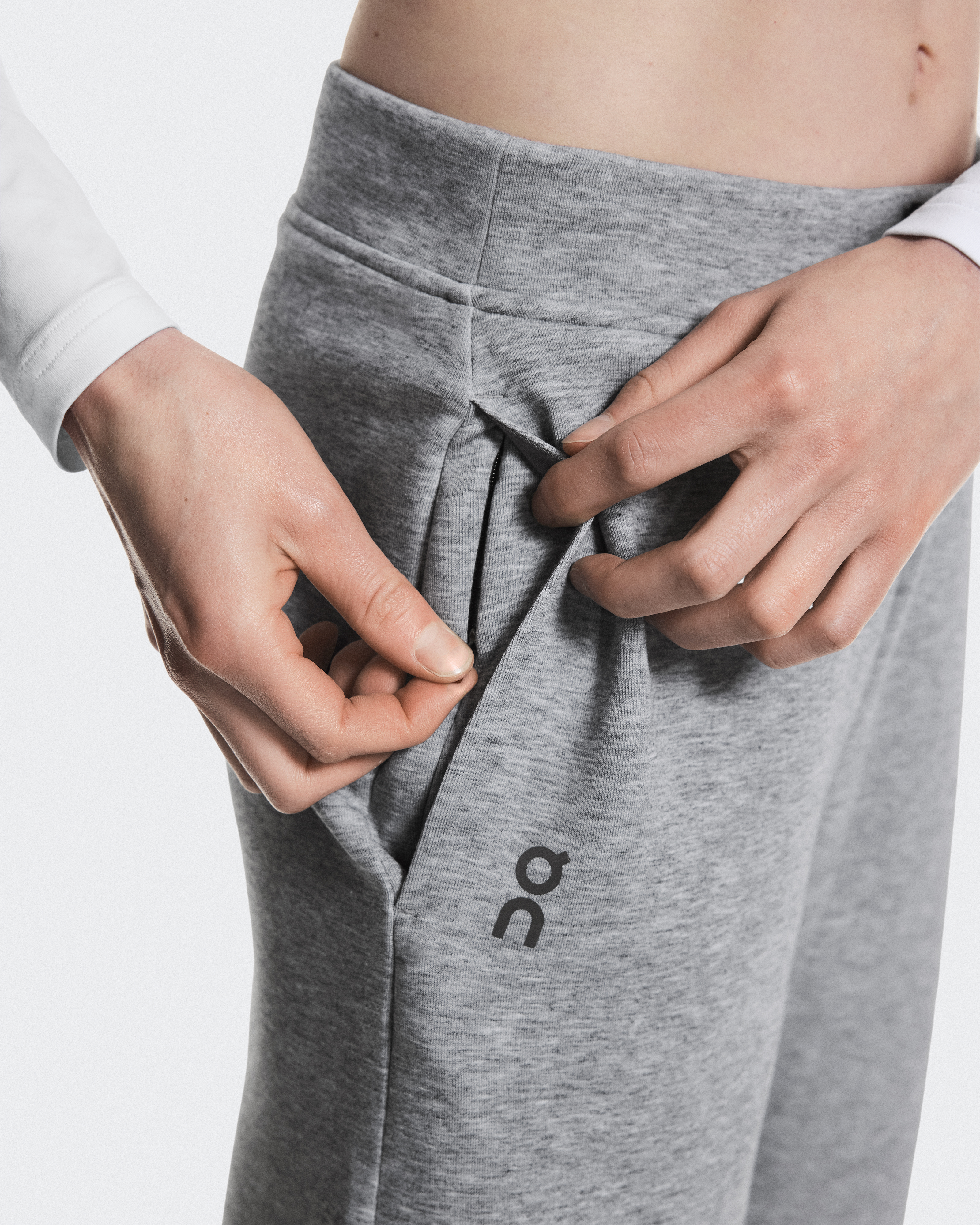 Women's Focus Tech Sweatpants | Grey | On United States