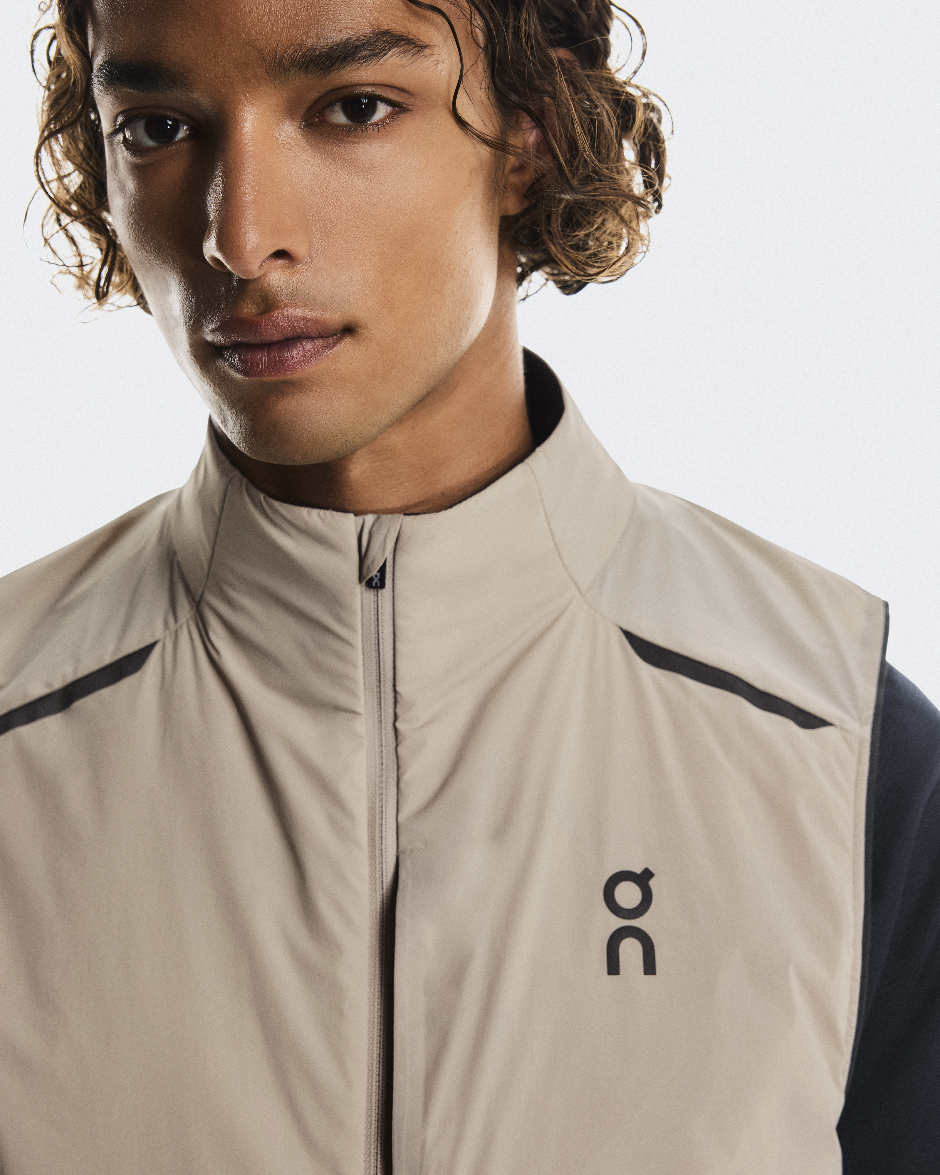 メンズ Weather Vest | ベージュ & グレー | On 日本