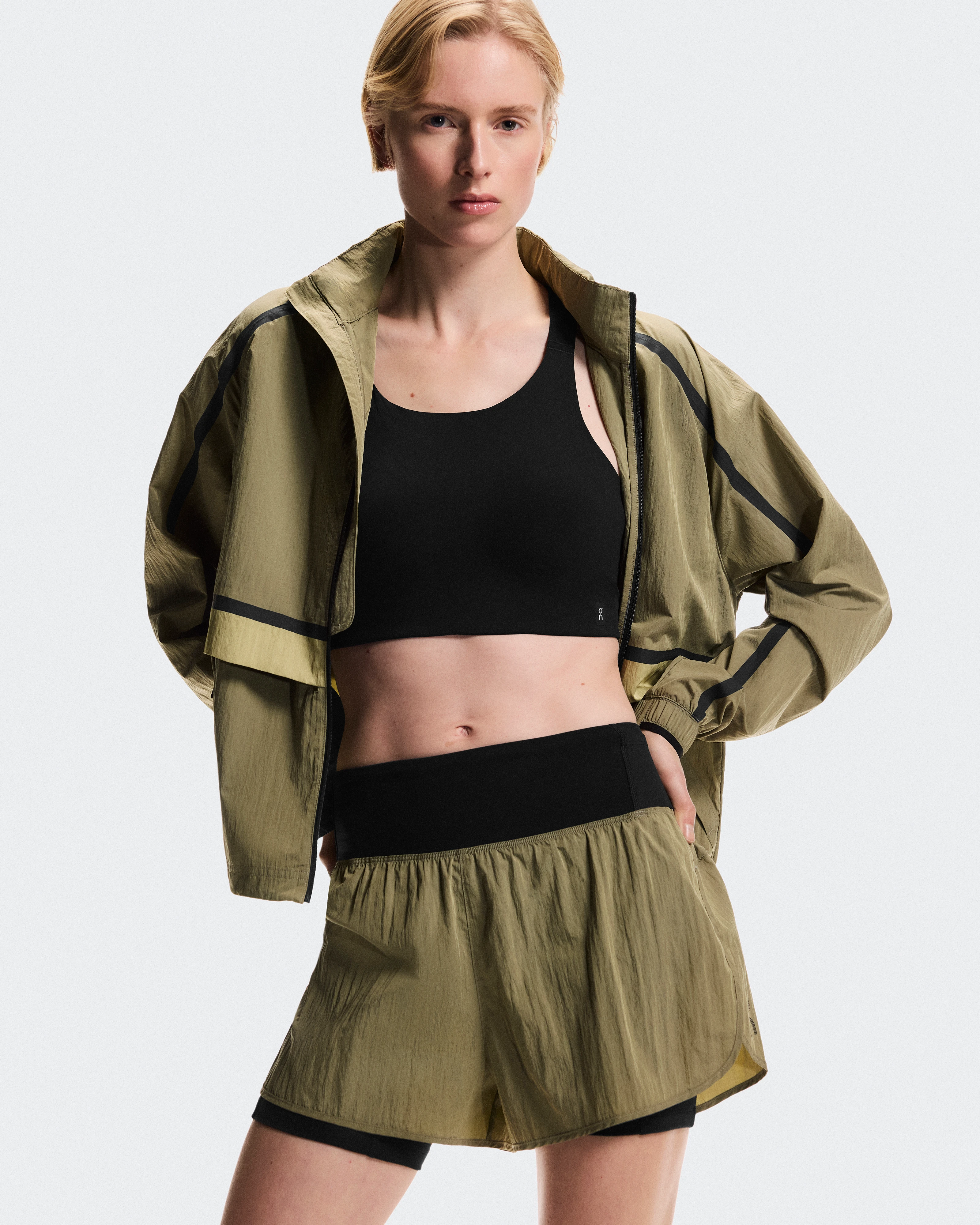 On Performance Volt Shorts Safari Mujer Pantalones cortos