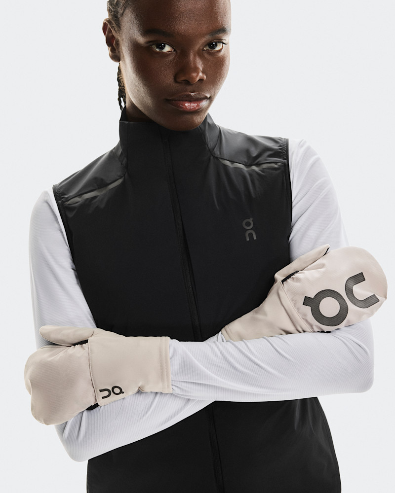 On Core Glove in Truffle, Size: Medium, Polyamide/Polyester
