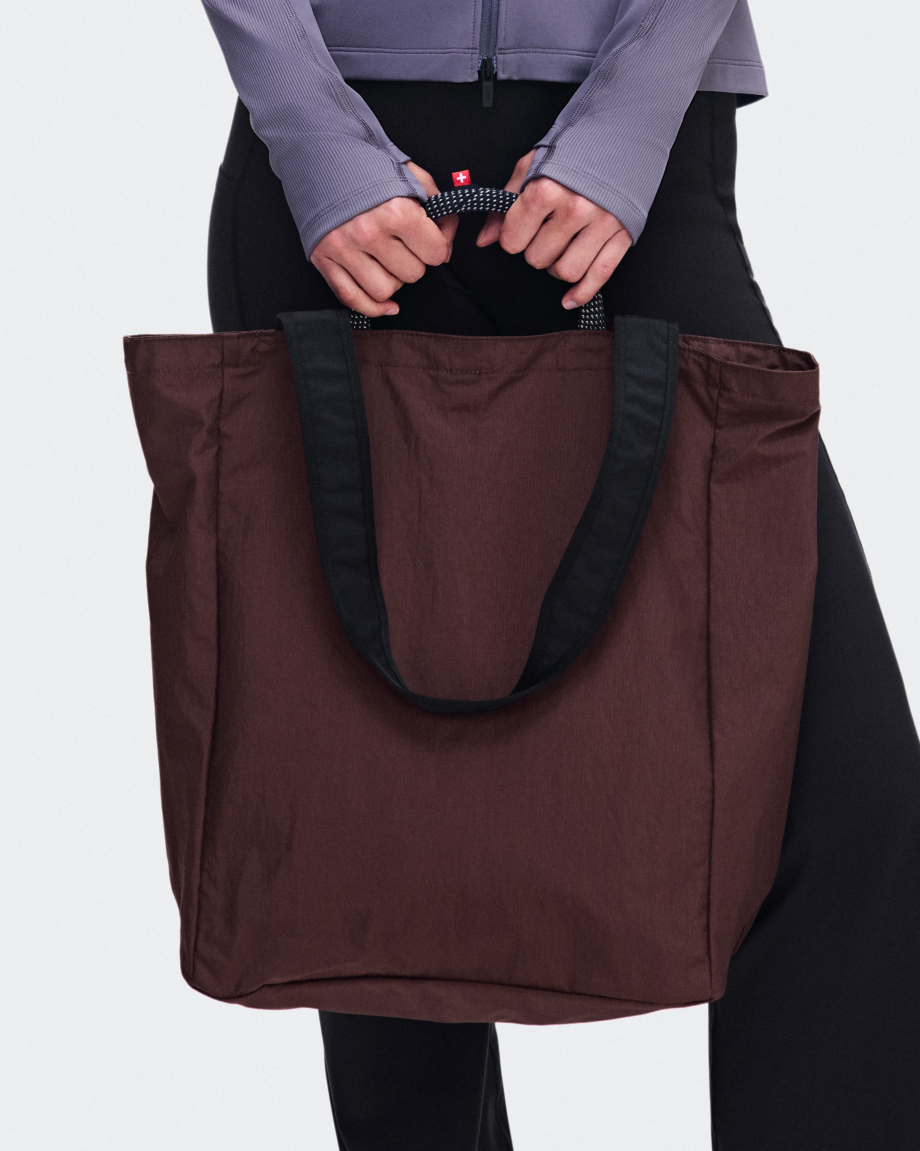 On Tote Pack 25L Cacao & Black Unissex Bolsas e mochilas
