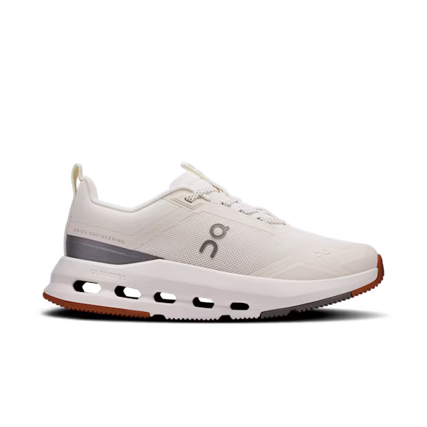 Cloudnova Youth Lifestyle Shoe in Ivory/Apollo