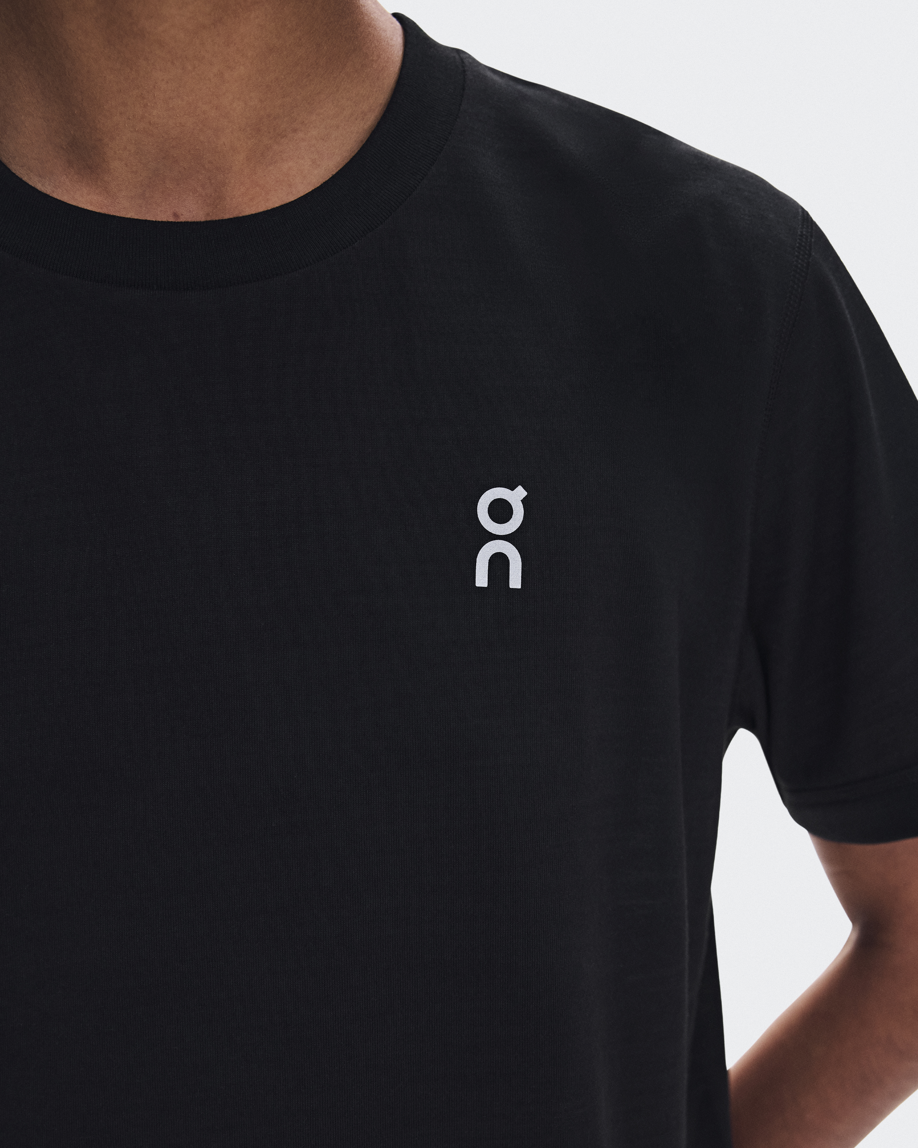 Women's Train-T Crop | Black | On Liechtenstein