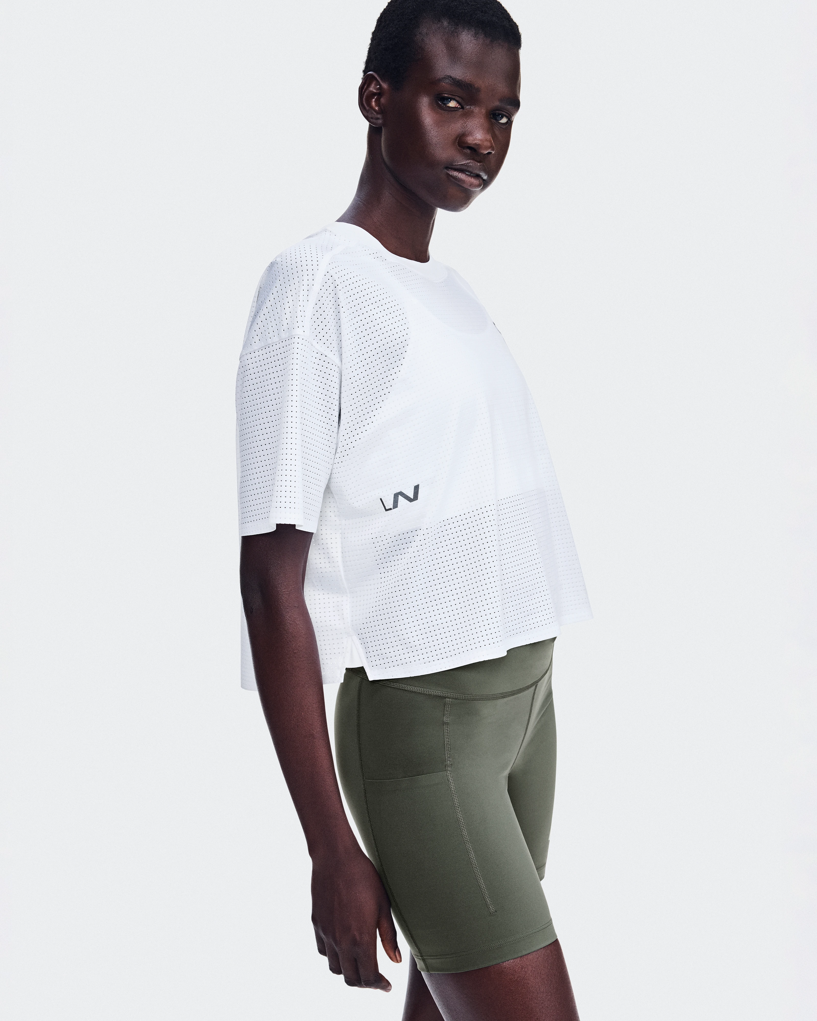 On Cropped Run-T LN1 White Unisex – Running, Racing Tops and t-shirts