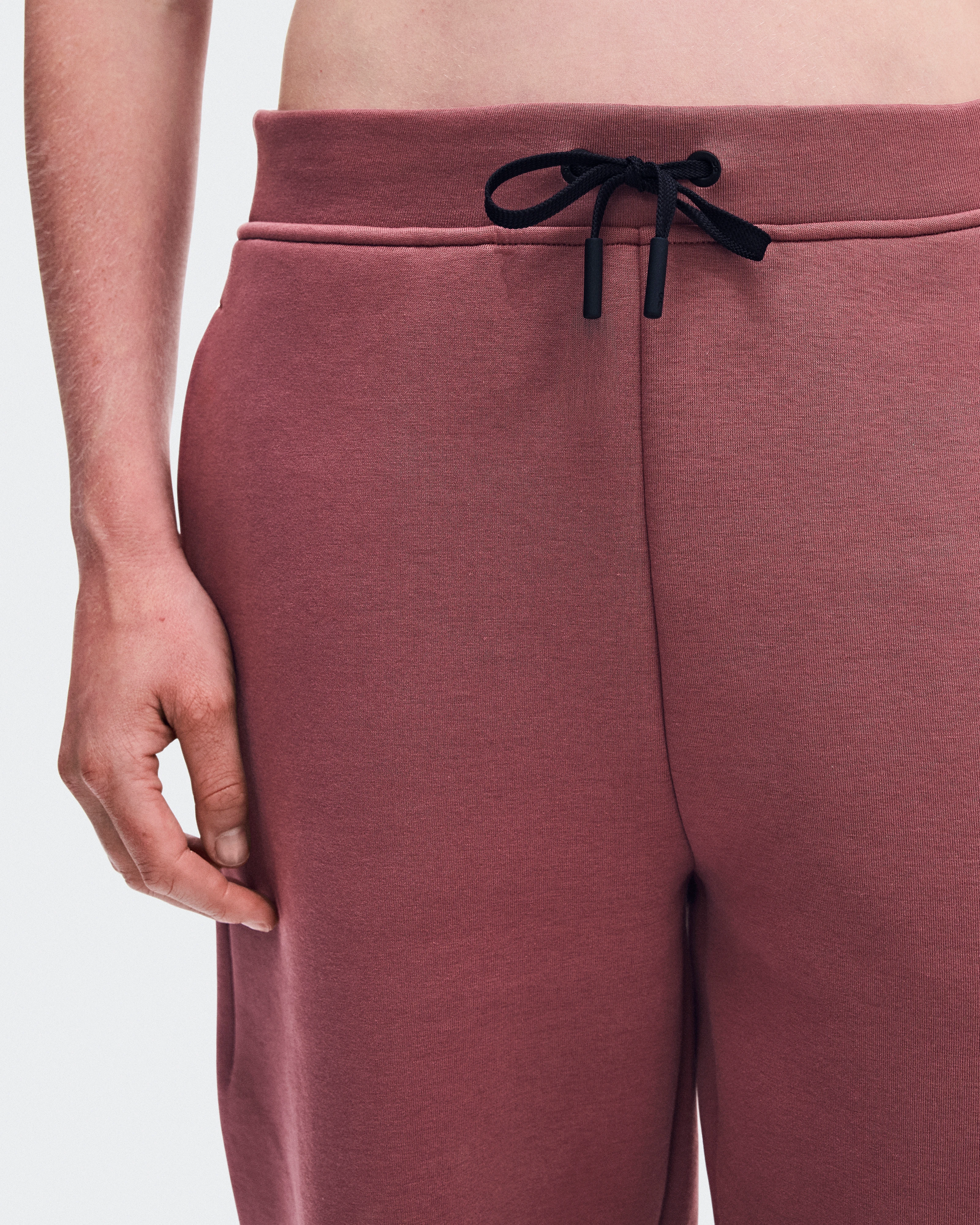 On Focus Tech Sweatpants Barberry Women Pants