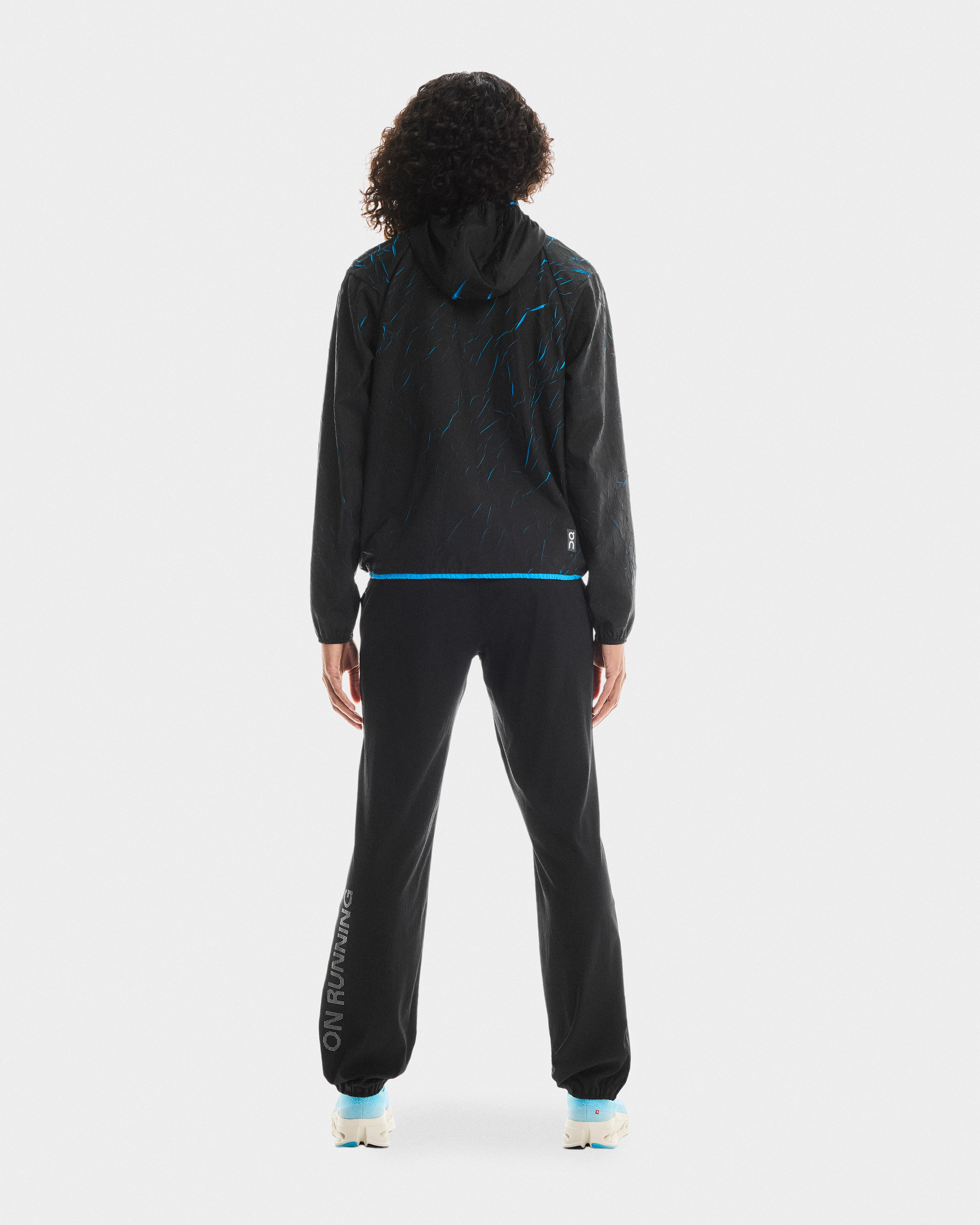 On Pace Run Jacket Malibu & Black Women Jackets