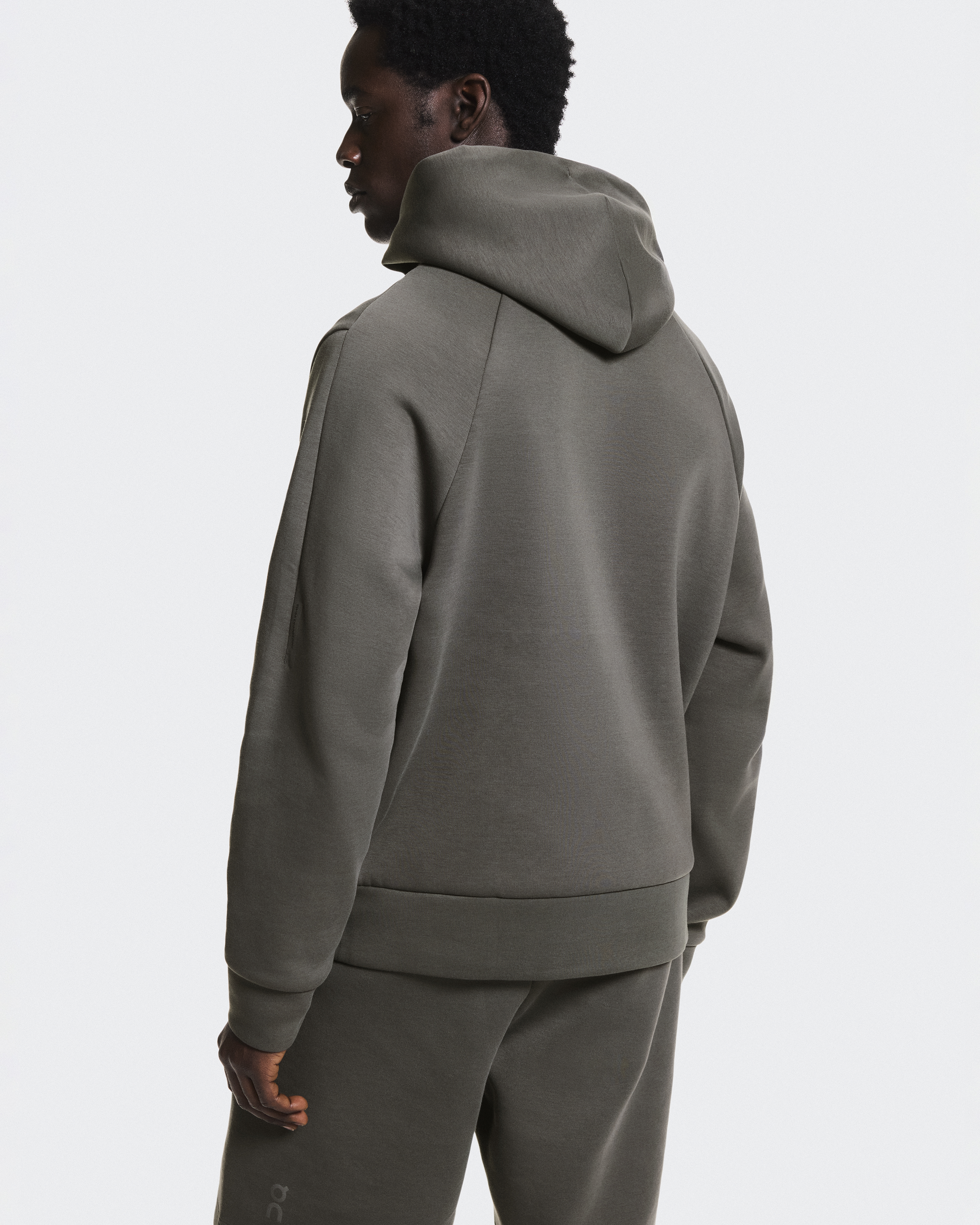 Men's Focus Tech Zip Hoodie | Grey | On Liechtenstein