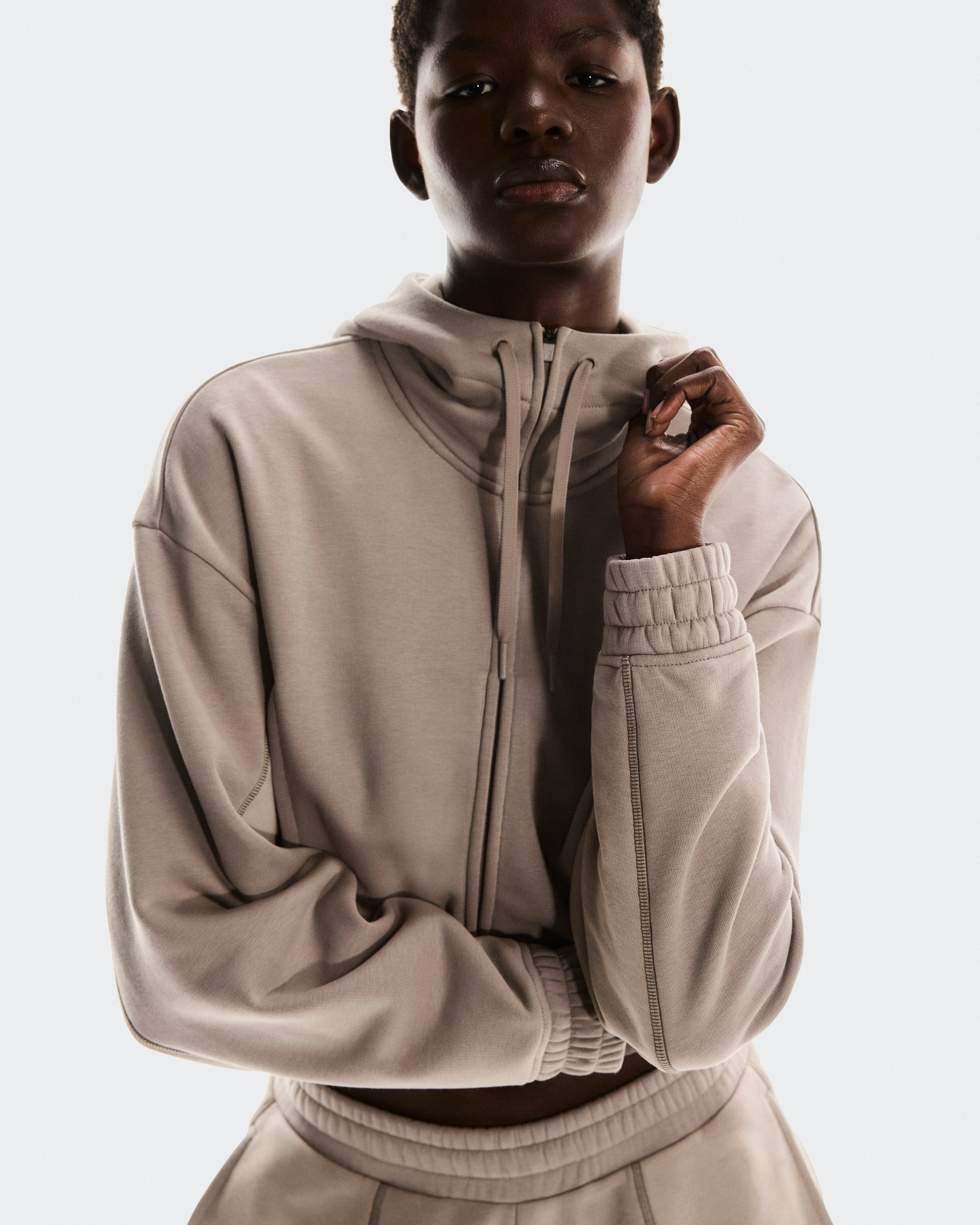 On CLUB CROPPED HOODIE FKA Cinder & Desert Damen Hoodies & Sweatshirts