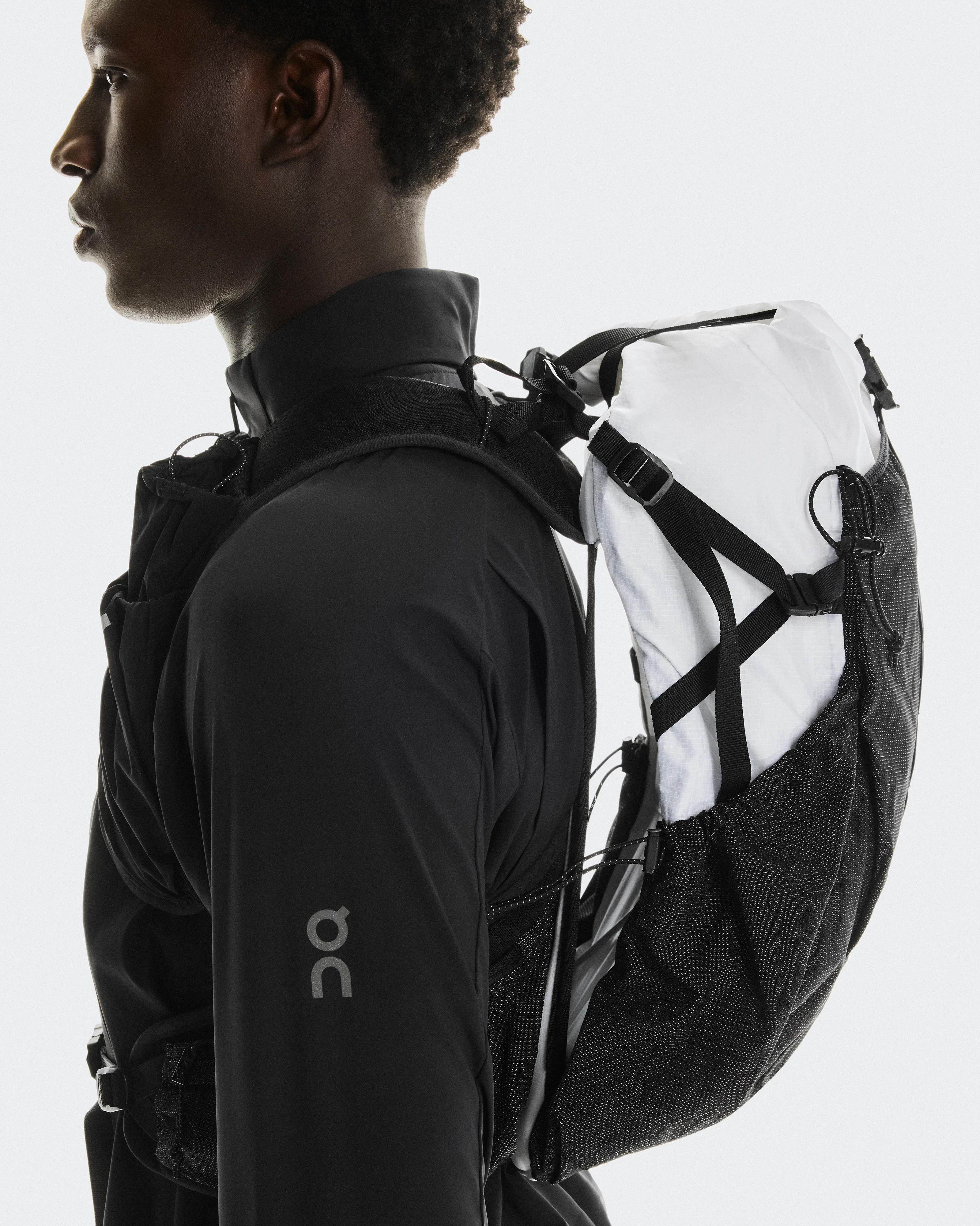 On Trail Pack 20L White & Black Unisex Bags