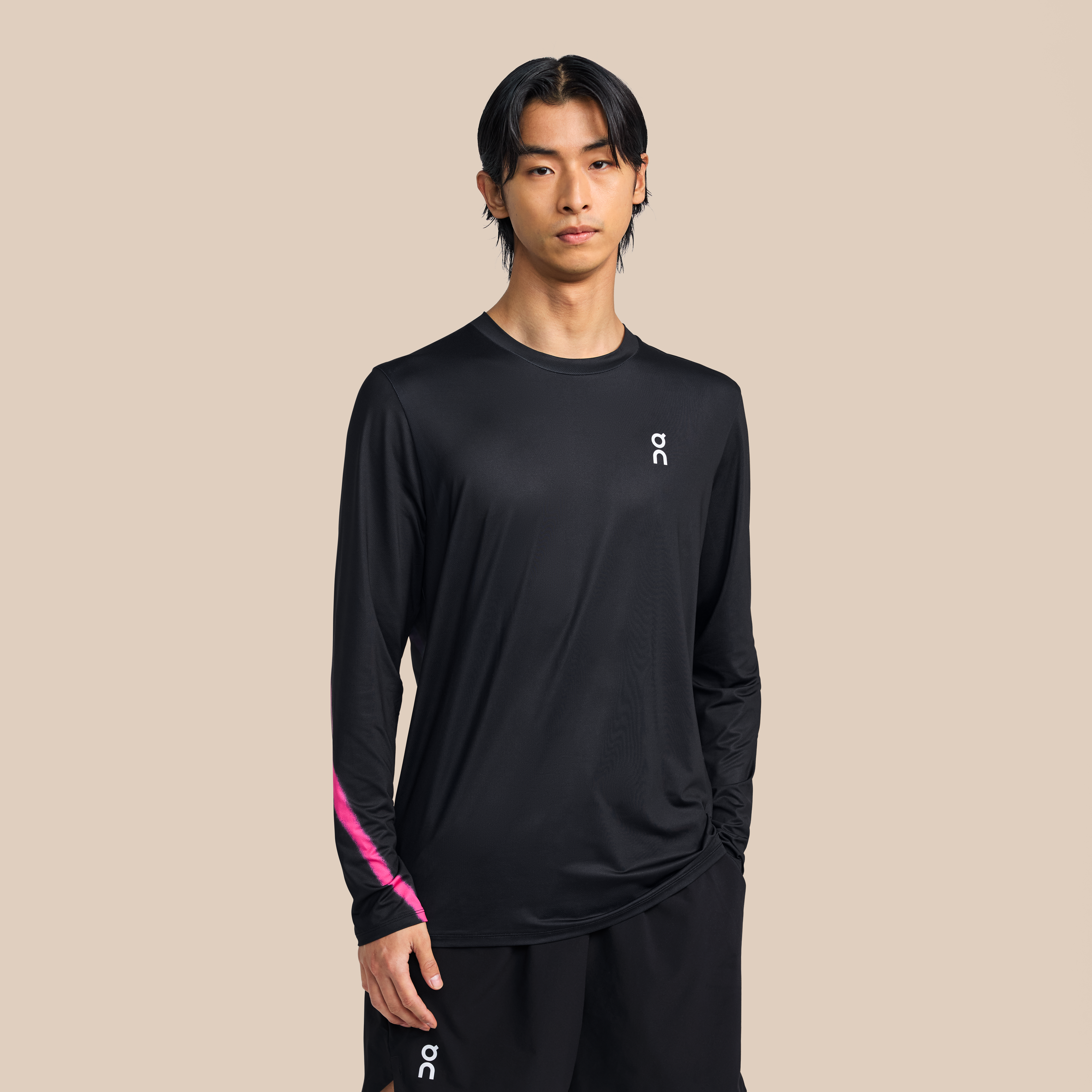 Court Long-T Long-Sleeve Shirt in Black