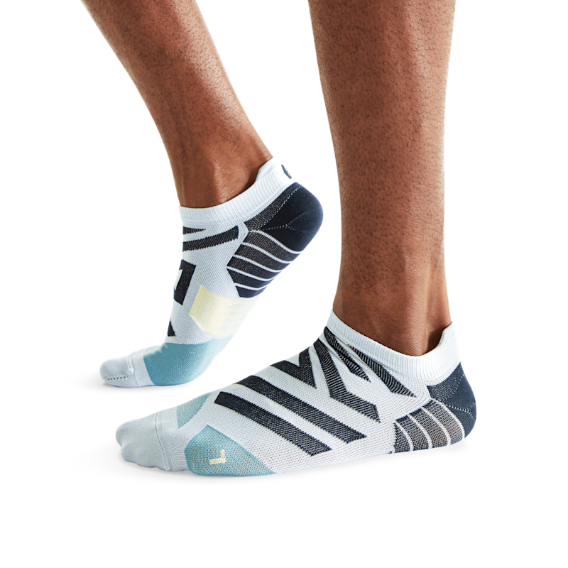 On Men's Performance Low Sock in Hail/Wash, Size: 8.5-9.5, Polyamide