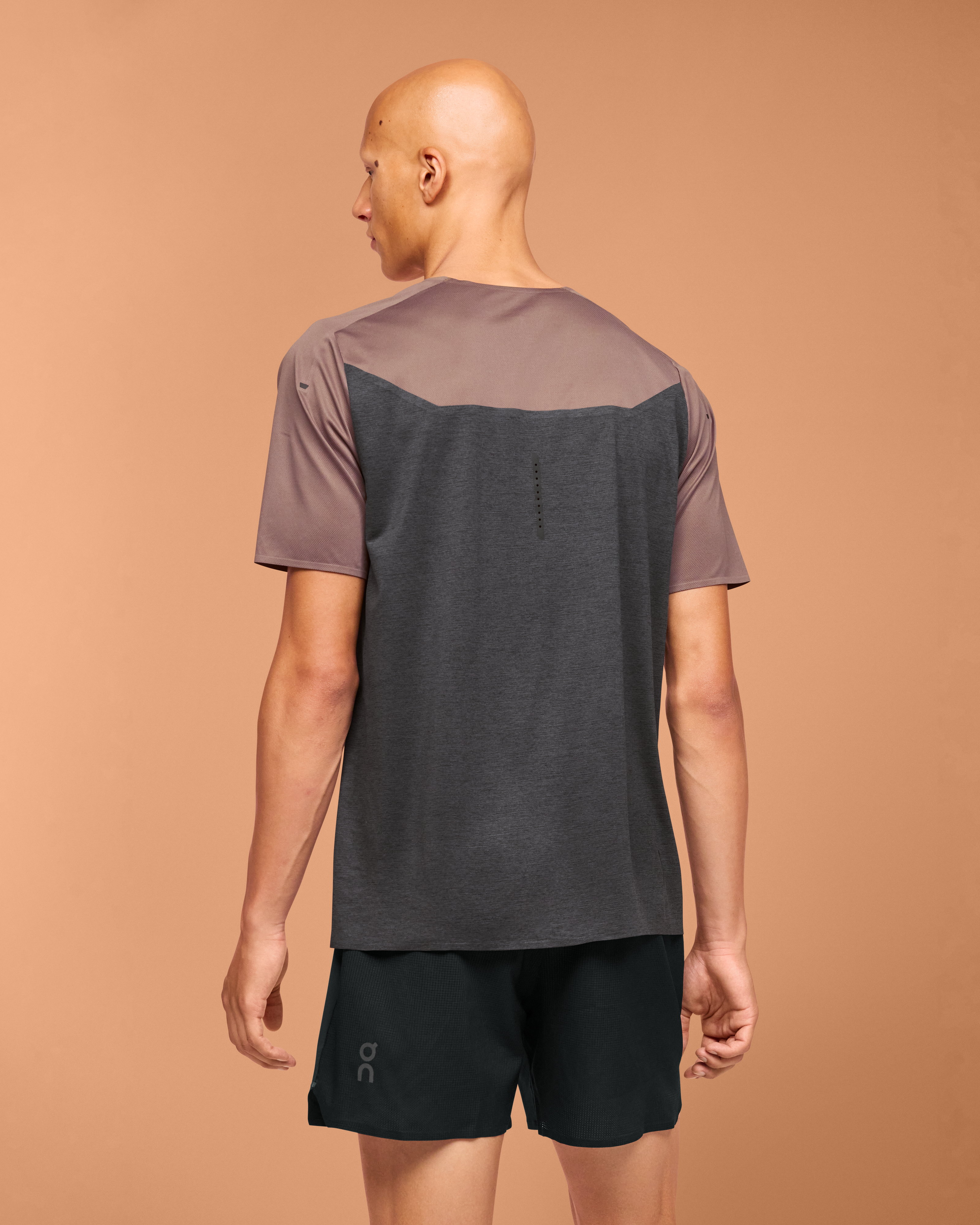 On Performance-T Grape & Black Homme Hauts et t-shirts