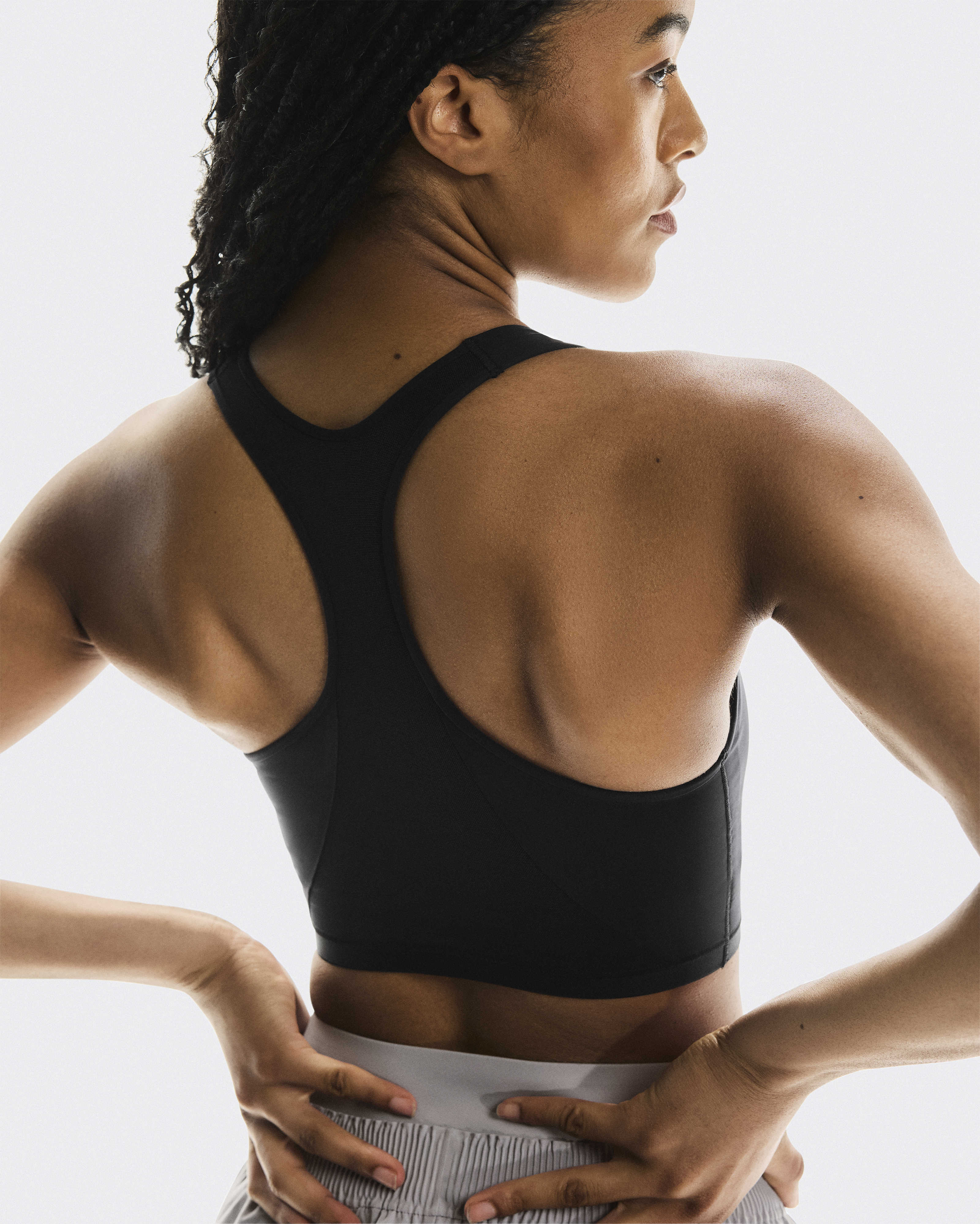 TNF Training Tech ミッドサポート スポーツブラ 送関込 TNF Training Tech ミッドサポート スポーツブラ 送関込 (THE