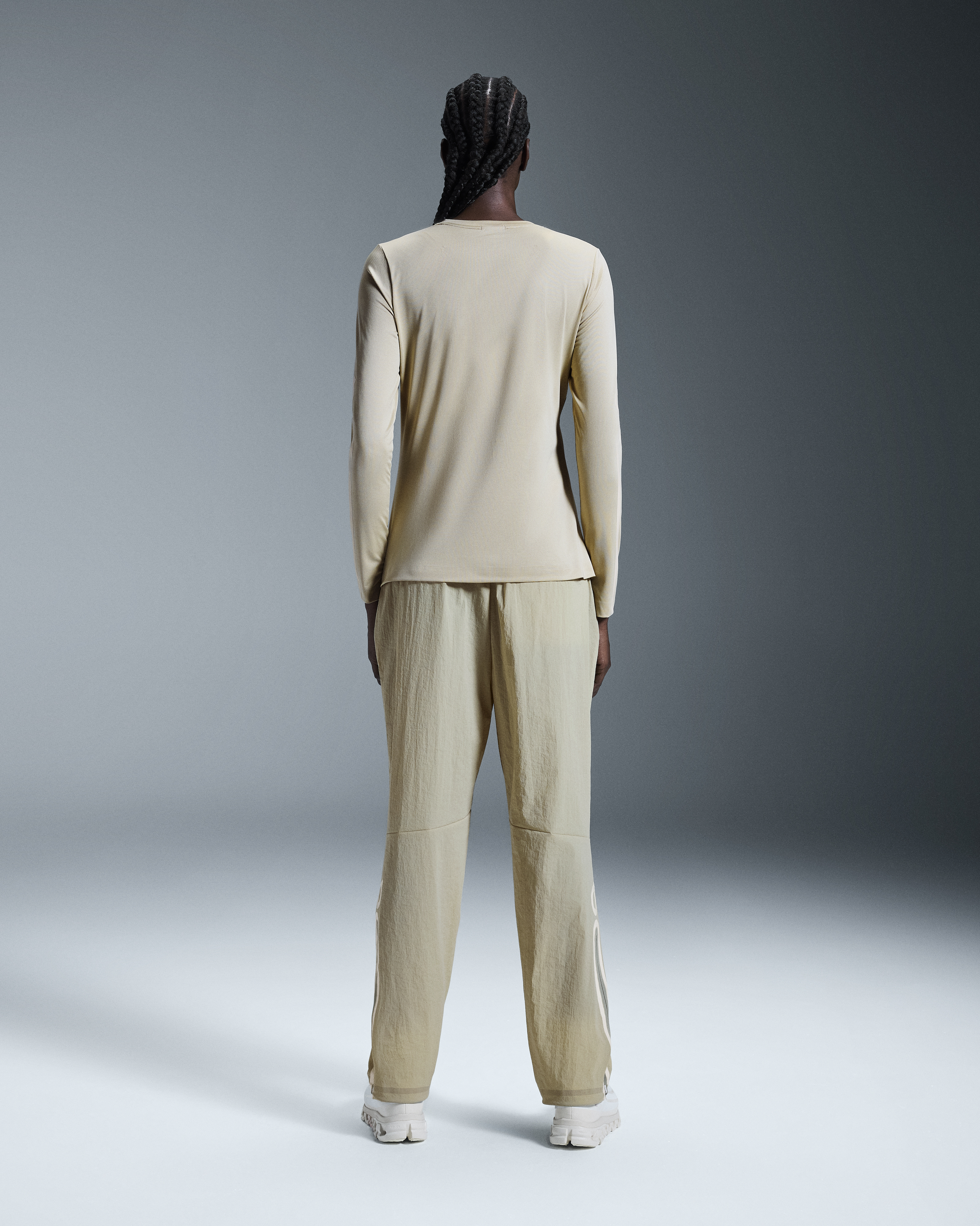 トップス ON Core Long-T IKON Desert Men's Core Long-T IKON | Beige | On Indonesia